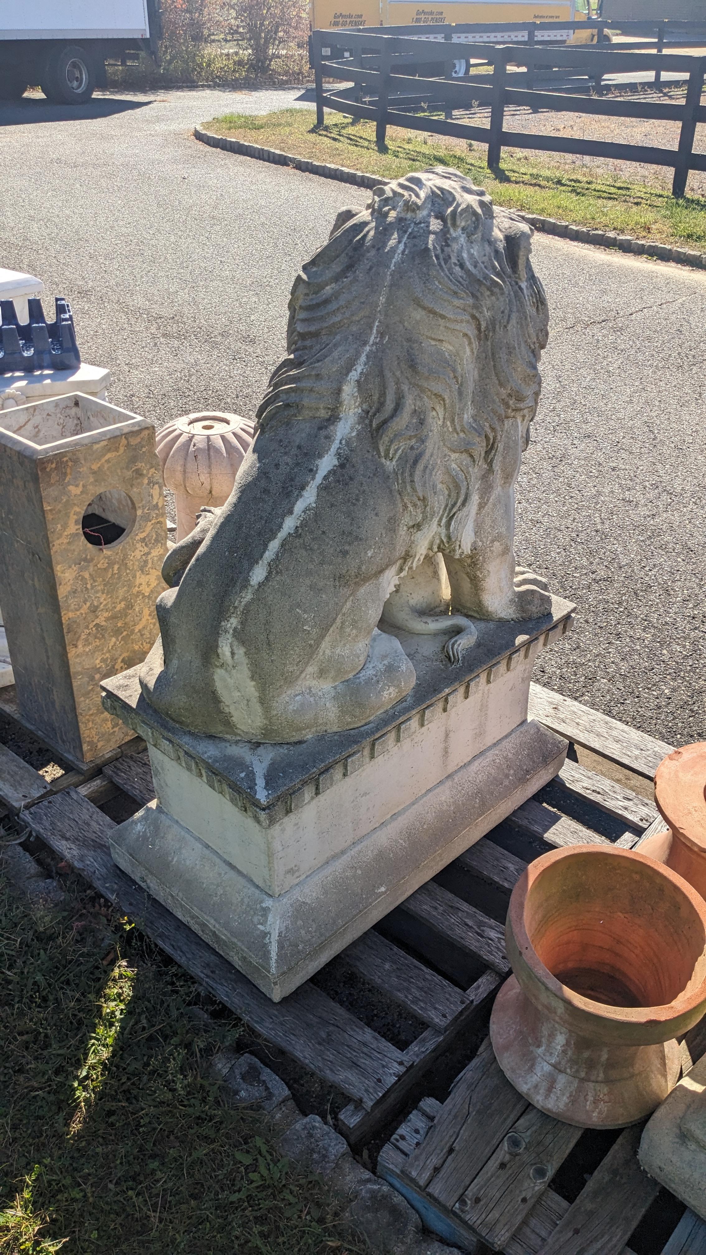 Grande statue de lion et lionceau assis en béton sur socle Entrée de jardin Porte 50