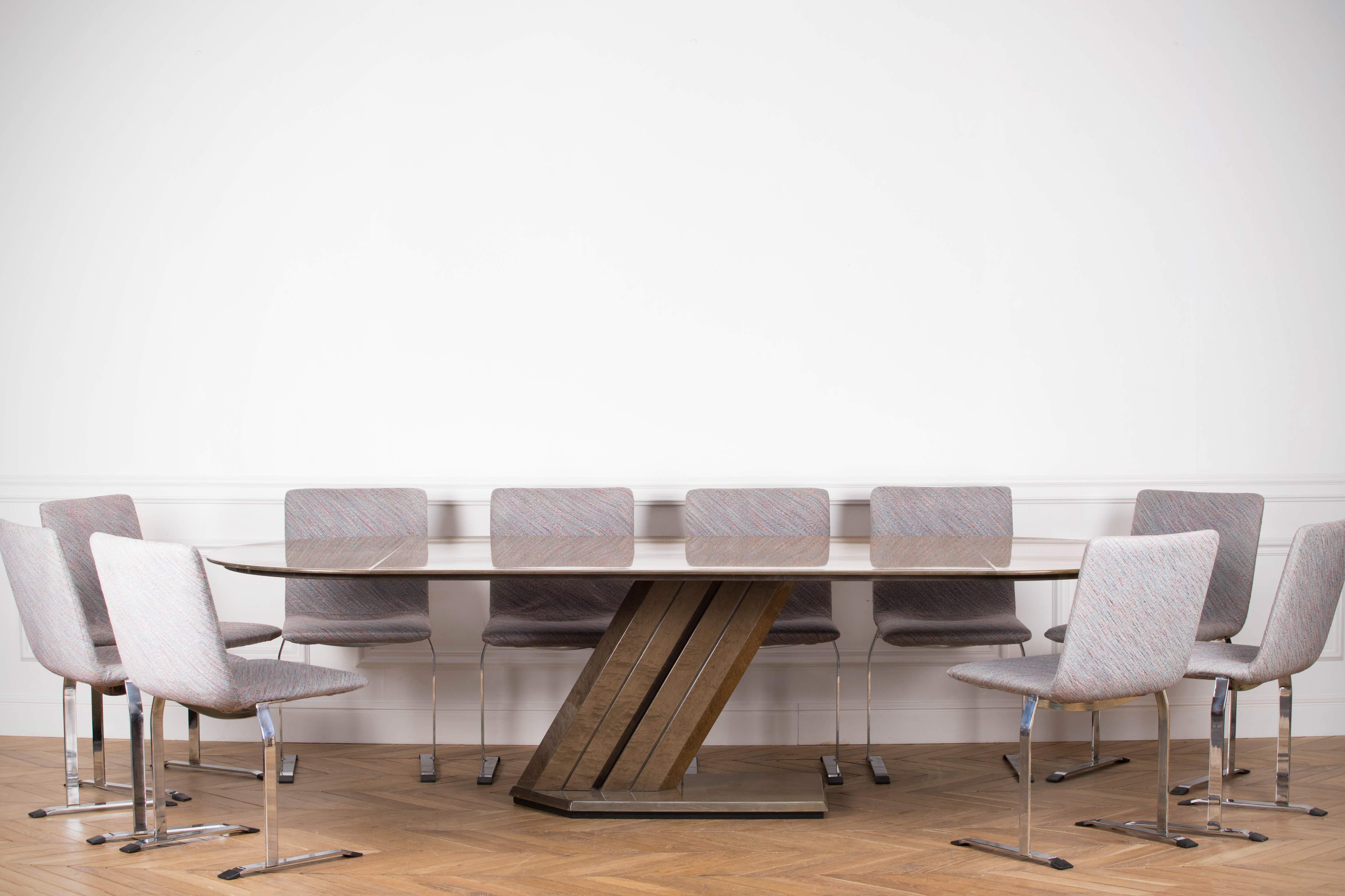 Large conference table edited by Saporiti on a project by Giovanni Offredi in 1970.
Bird’s-eye maple veneer finished in pearl polish. Very rare model (the only one on the market at this moment), Postmodern design.
Good condition, a defect of