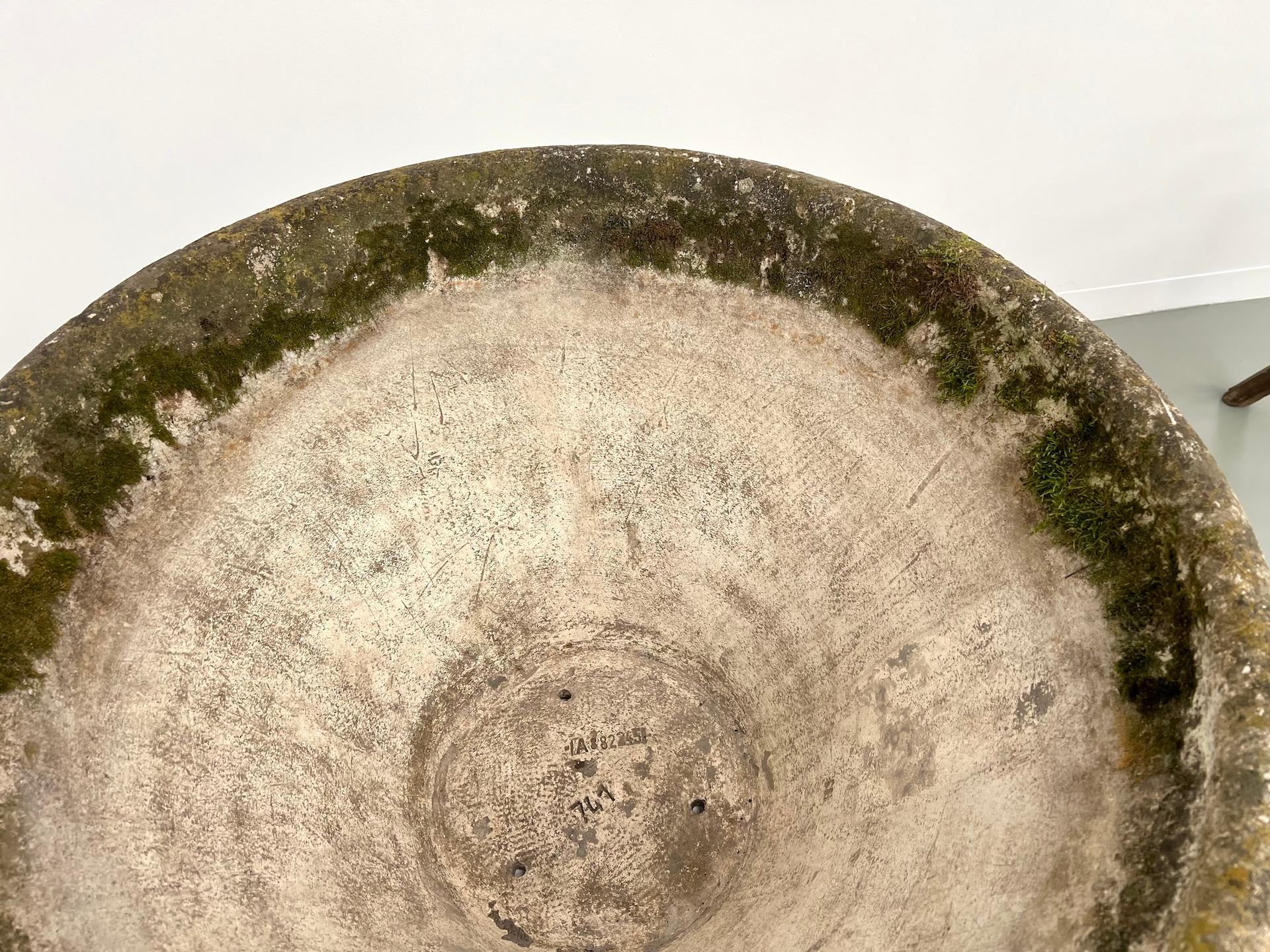 Ciment Grande jardinière conique Willy Guhl, France, années 1950 en vente
