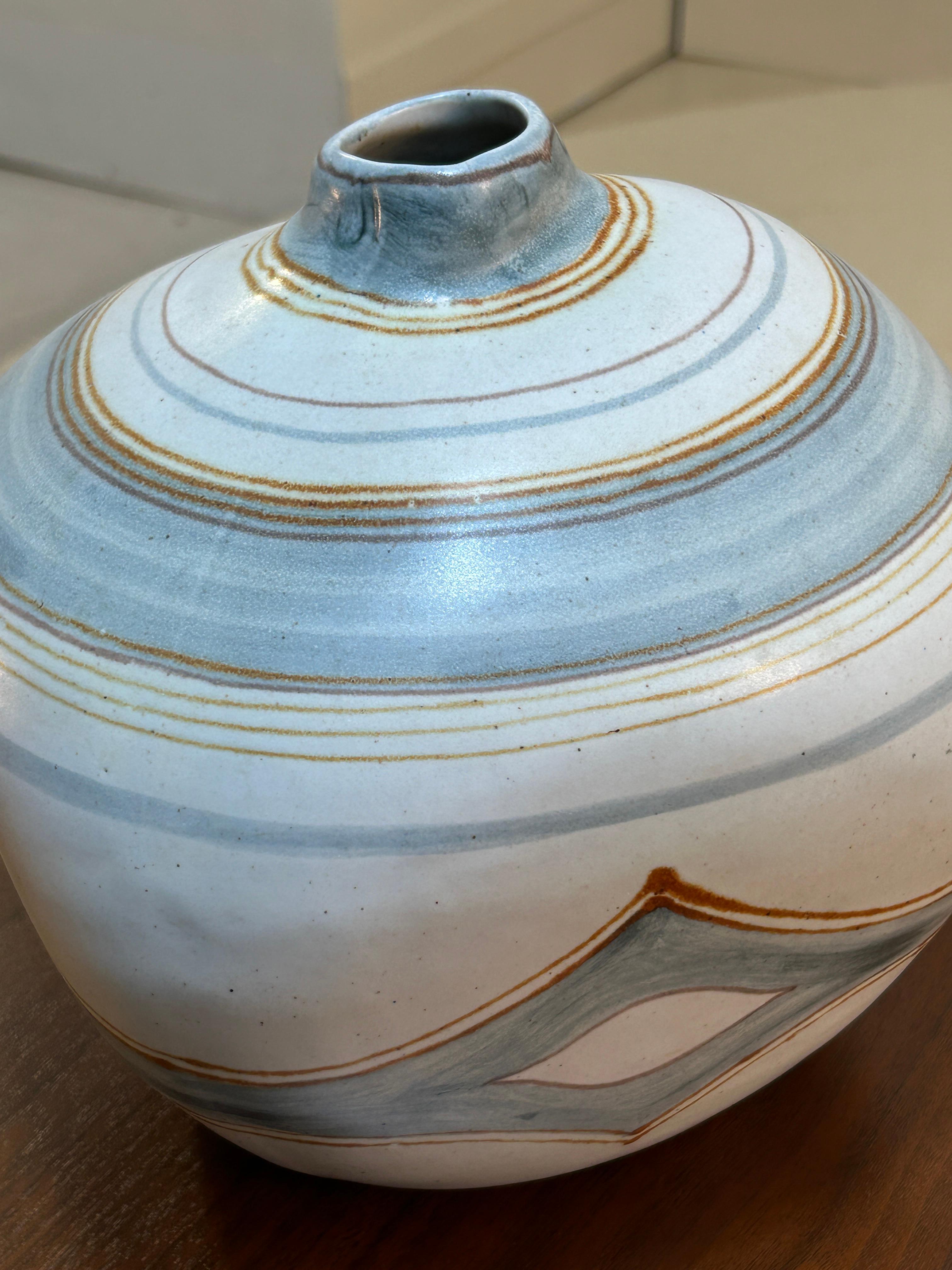 Large Constructivist vase by Californian Fong Chow In Excellent Condition For Sale In South Charleston, WV