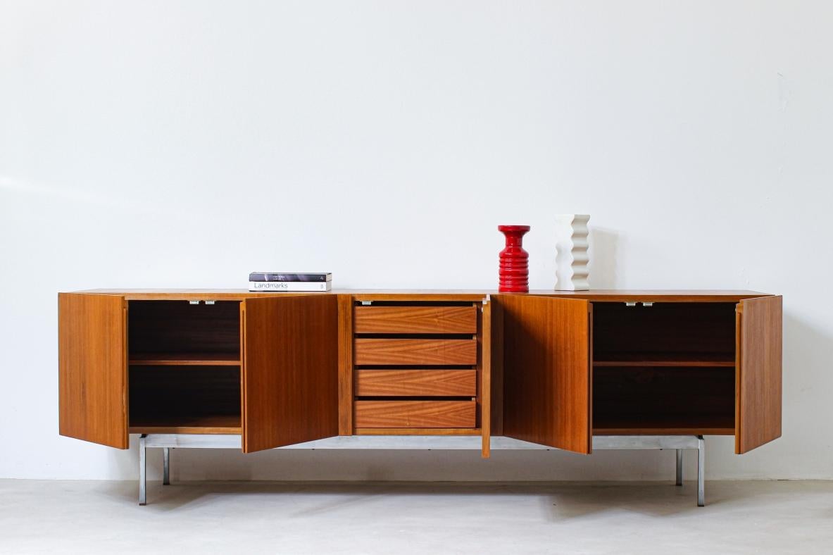 Large container unit with five doors in blond wood with steel base and internal shelves and drawers in maple.
Italian manufacture, 1960s.