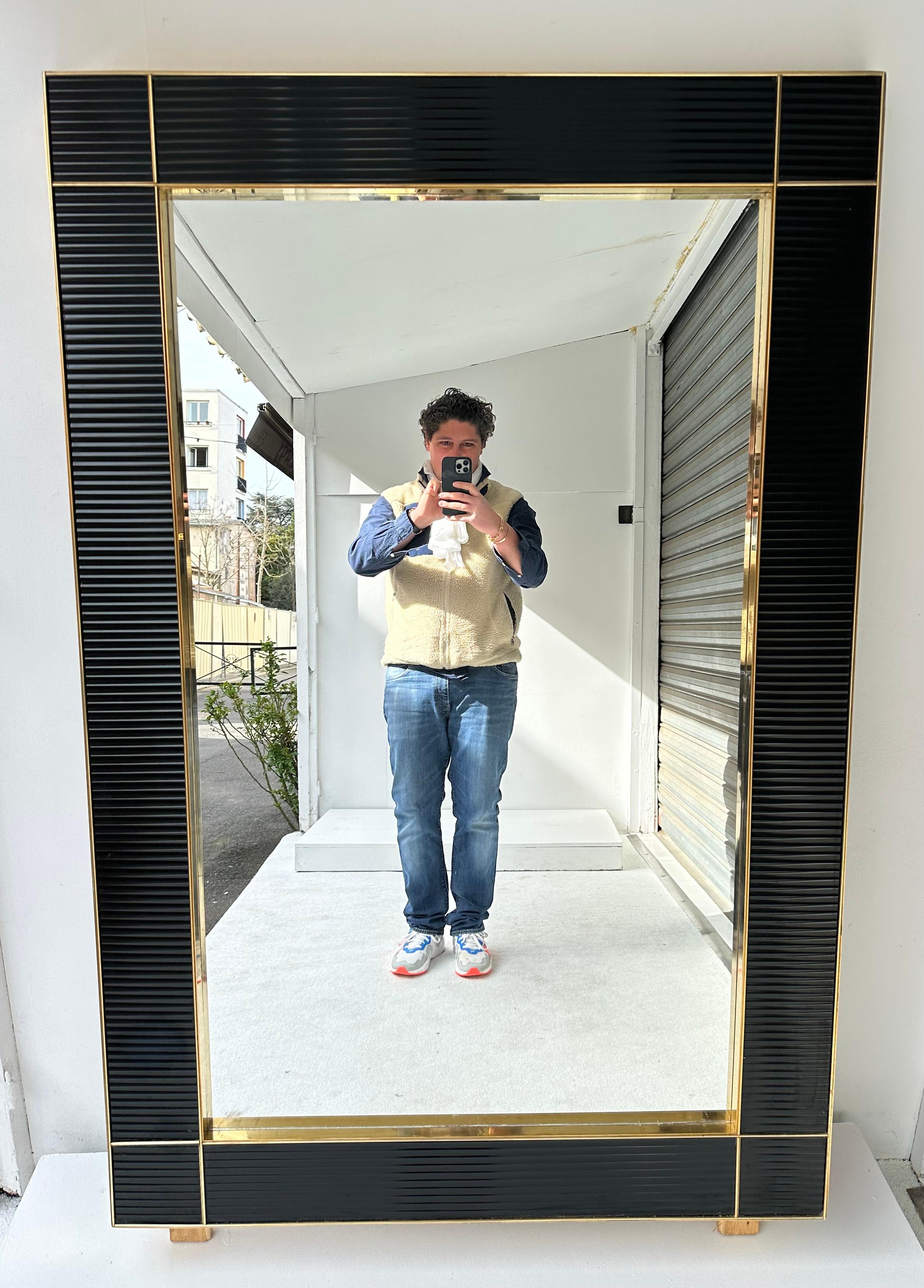 Large Contemporary Brass and Black Fluted Murano Glass  Mirror, Italy For Sale 3