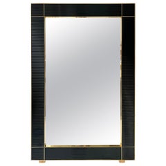 Latón contemporáneo grande y cristal de Murano estriado negro  Espejo, Italia