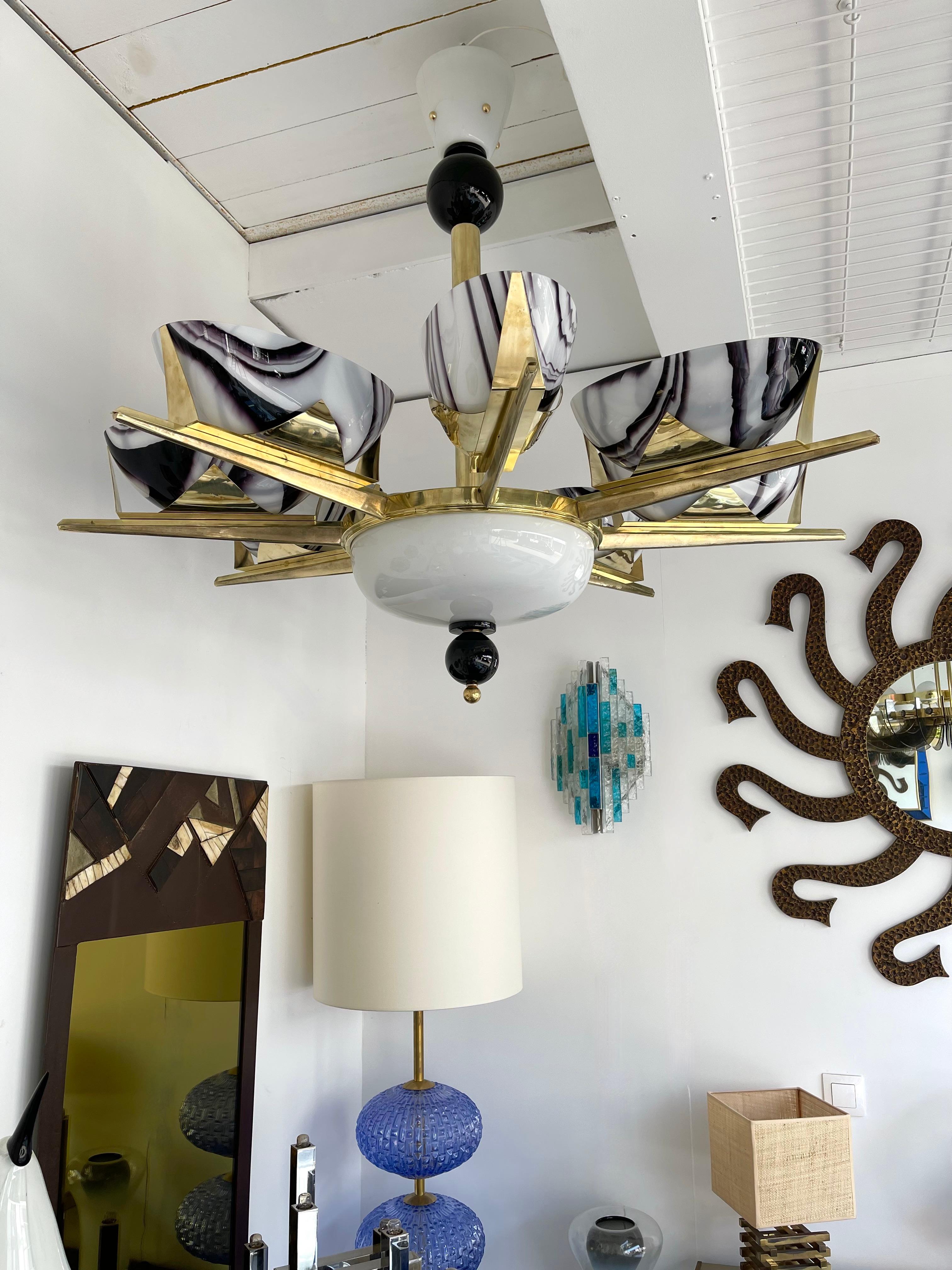 Large Contemporary Brass Chandelier Calcedonia Murano Glass Cup, Italy In Excellent Condition In SAINT-OUEN, FR