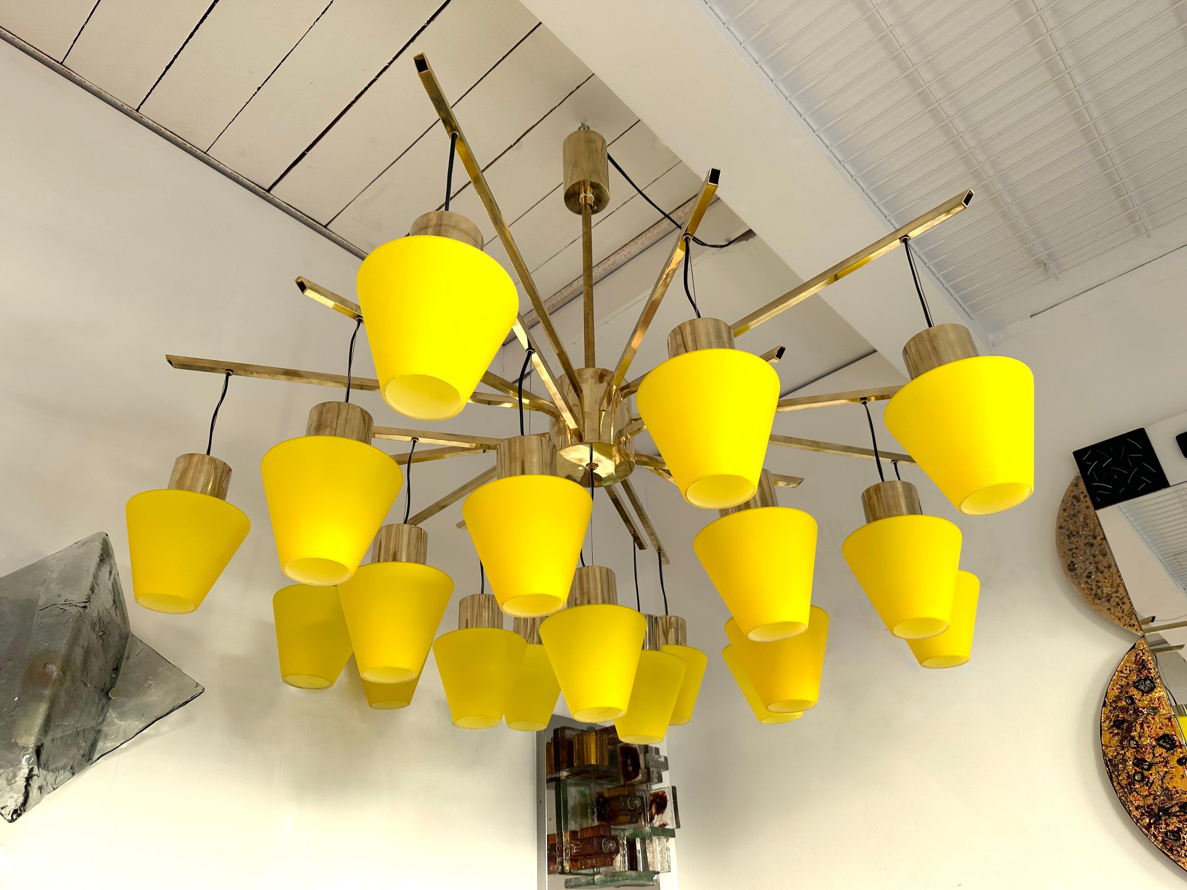 Large Contemporary Brass Chandelier Yellow Murano Glass Cup, Italy For Sale 7