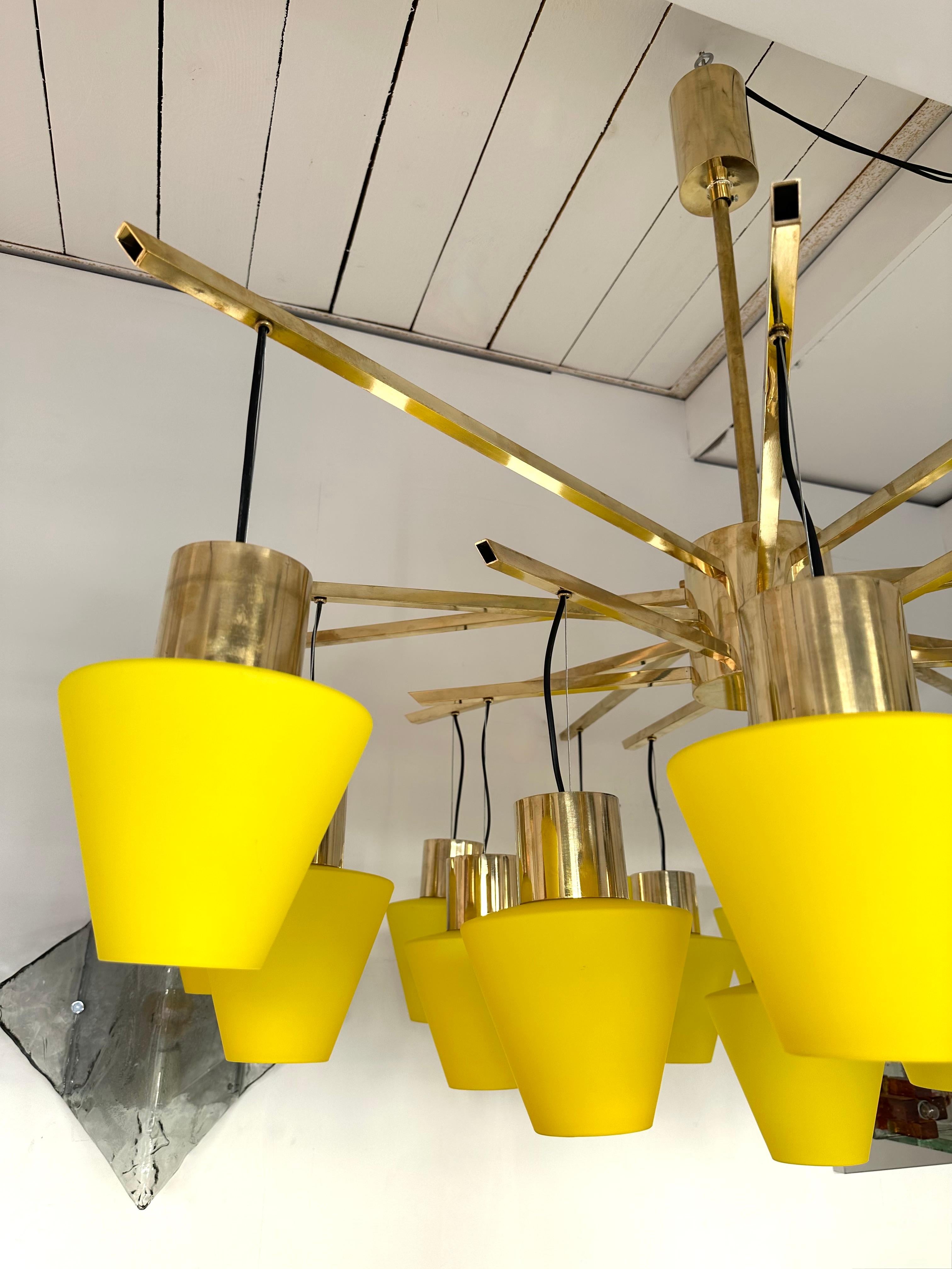 Large Contemporary Brass Chandelier Yellow Murano Glass Cup, Italy For Sale 2