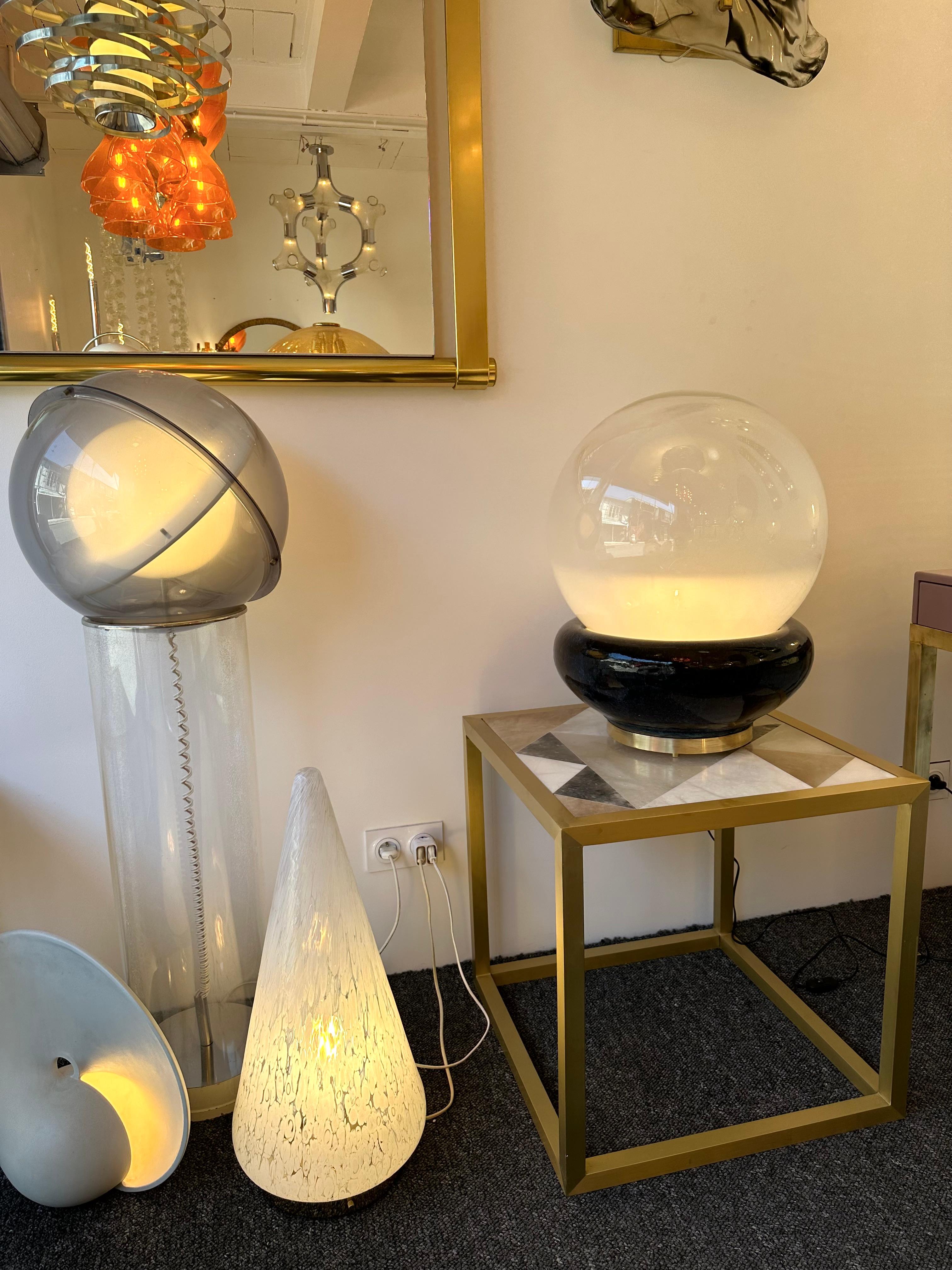 Zeitgenössische Lampe aus Messing, Muranoglas und Keramik. Italien im Angebot 4