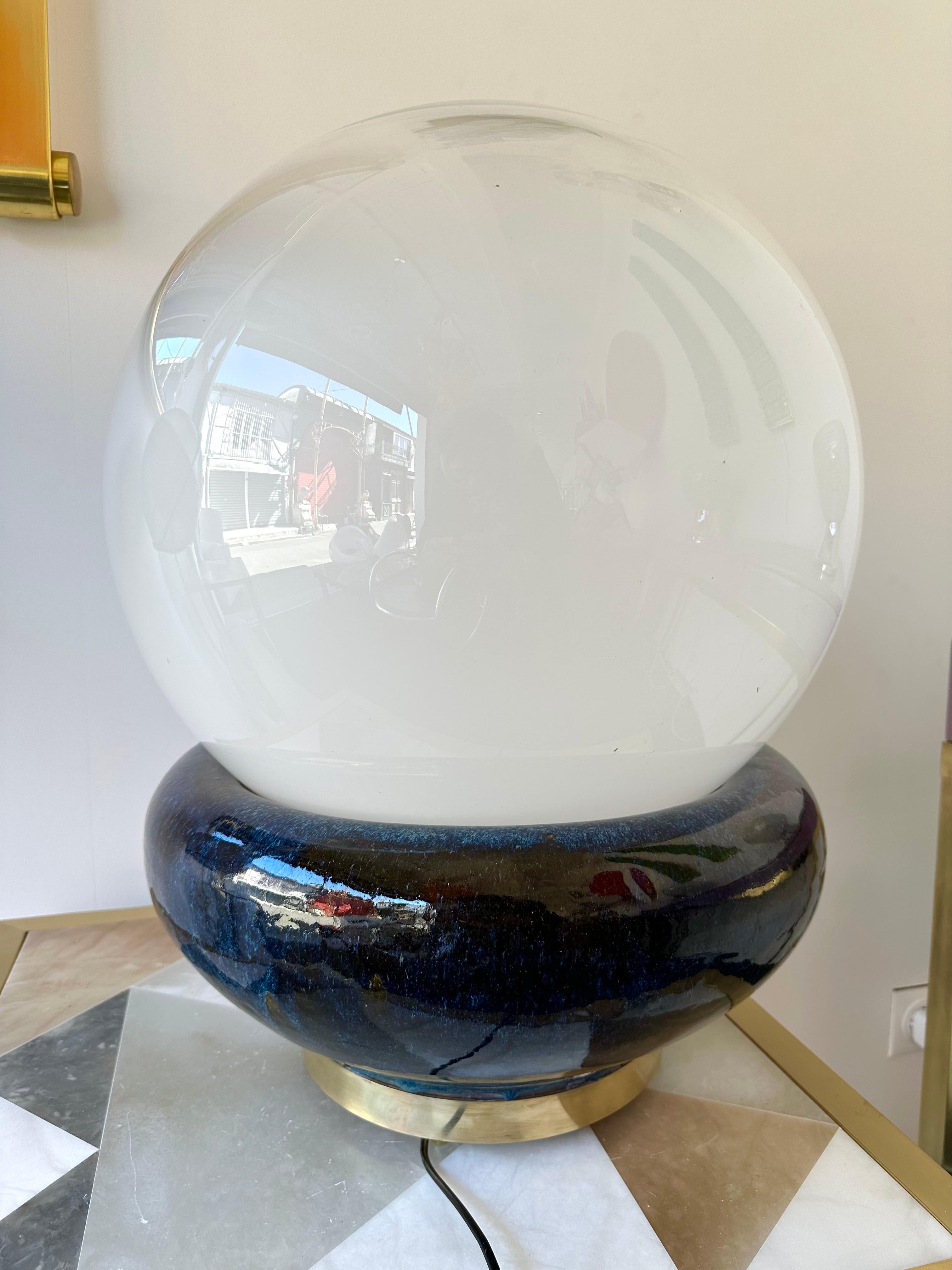 Zeitgenössische Lampe aus Messing, Muranoglas und Keramik. Italien im Angebot 3