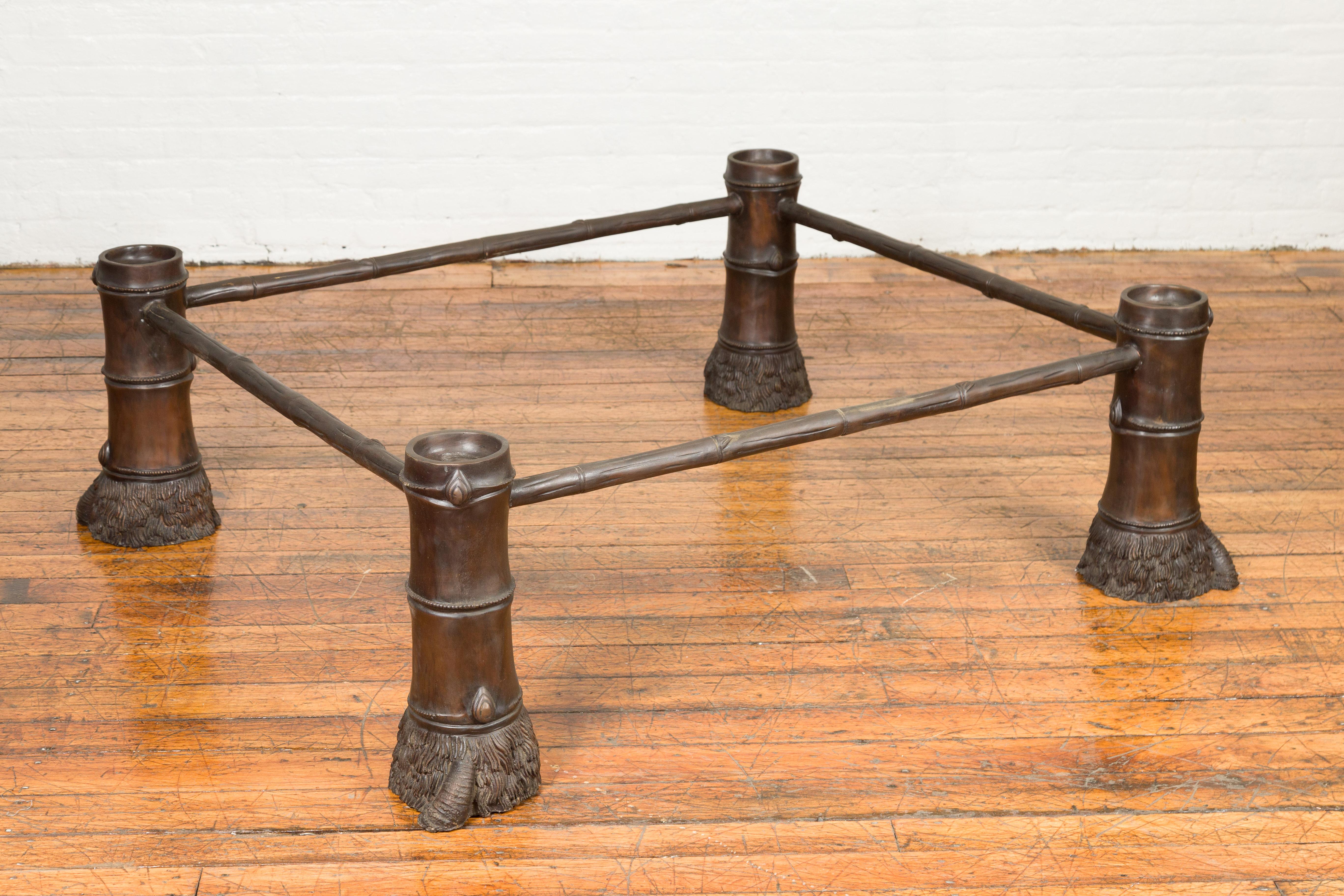 Grande table basse contemporaine en bronze avec pieds en sabot à patine Brown en vente 2
