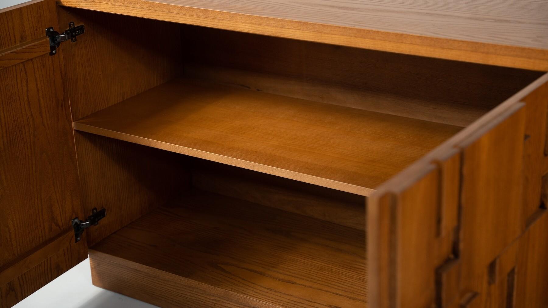 Großes brutalistisches Sideboard, Italien im Angebot 6