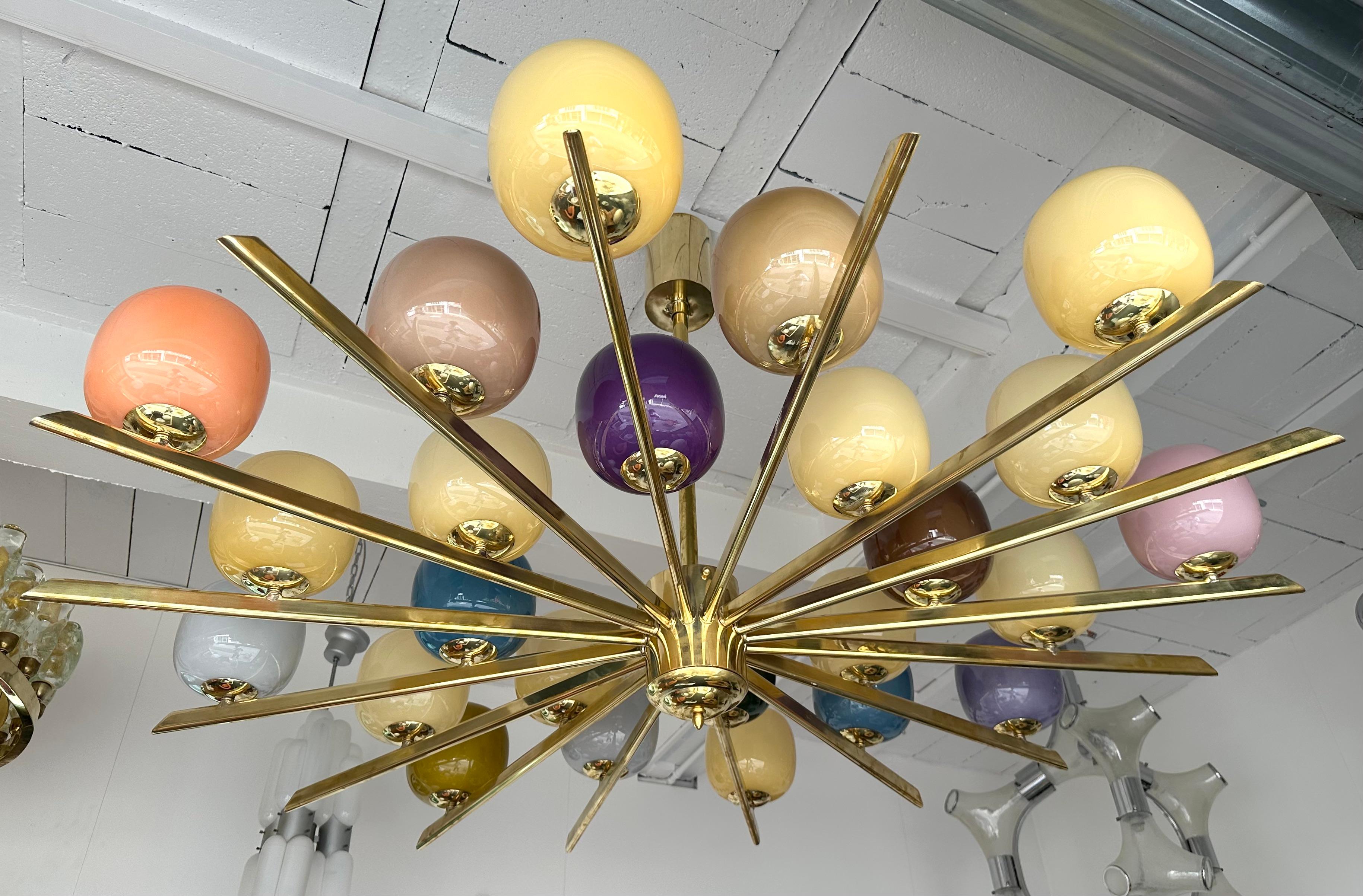 Grand lustre contemporain en laiton et verre de Murano , Italie 1