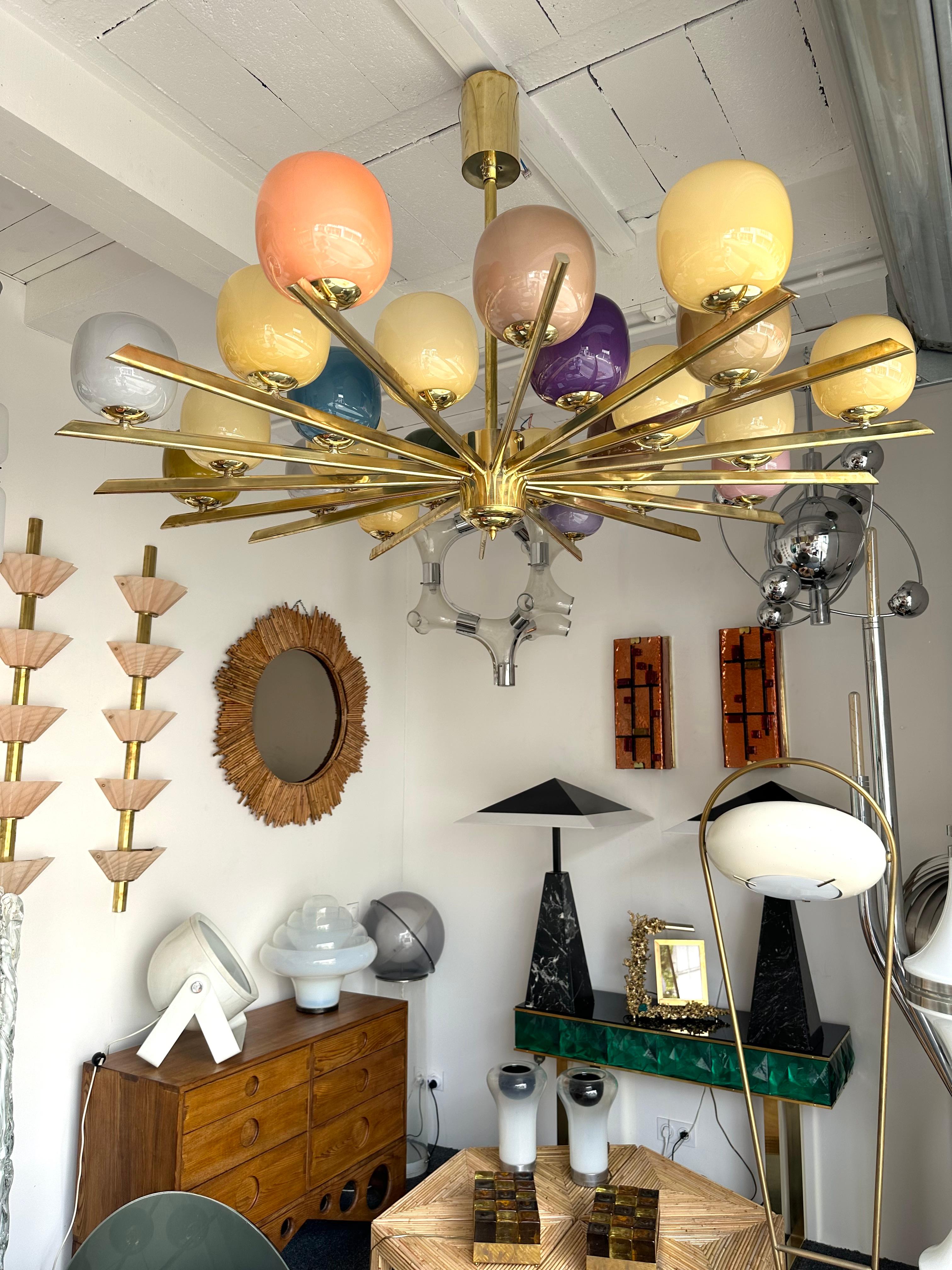 Grand lustre contemporain en laiton et verre de Murano , Italie 2