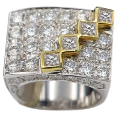 Large Contemporary Diamond Ring 18 Karat Gold Princess Cut and Round Diamonds