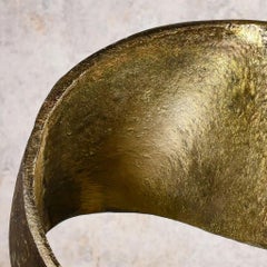 Grande scultura contemporanea in bronzo dorato
