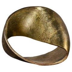 Grande scultura contemporanea in bronzo dorato