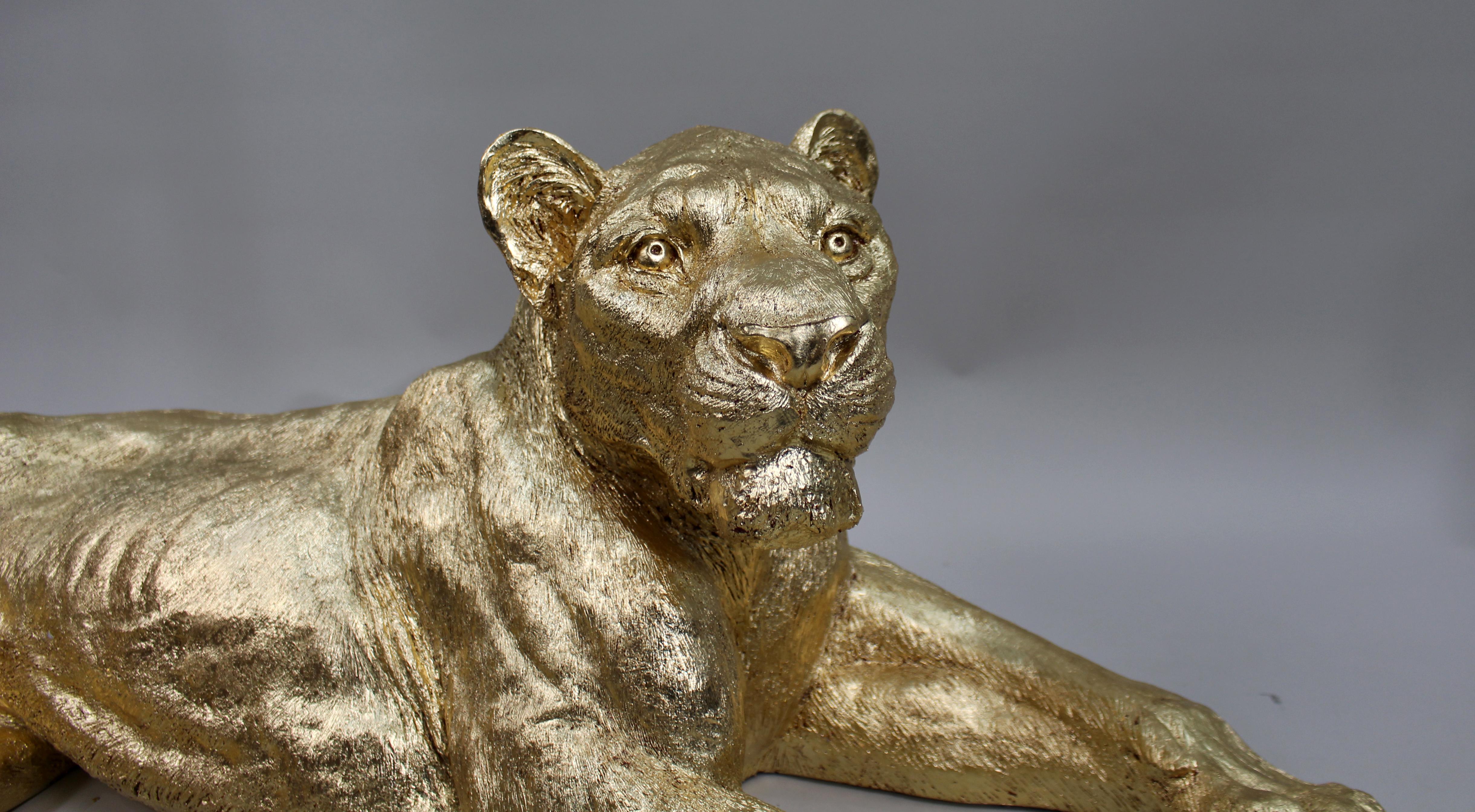 Grande scultura contemporanea di leonessa in foglia d'oro In condizioni buone in vendita a Worcester, GB
