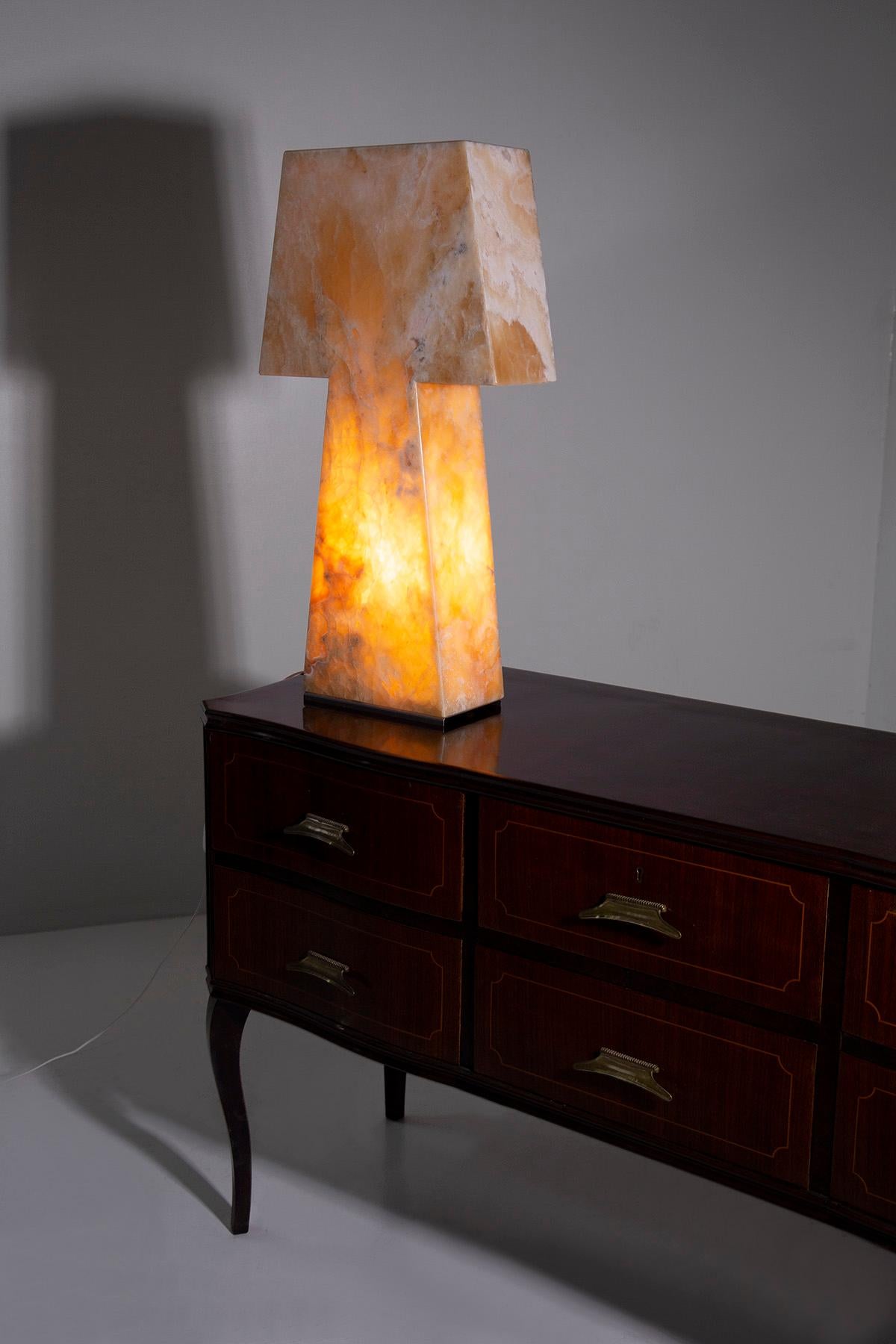 Large contemporary Italian onyx table lamp For Sale 5