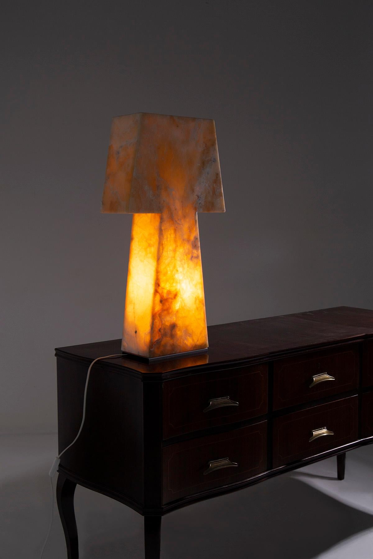 Contemporary Large contemporary Italian onyx table lamp For Sale