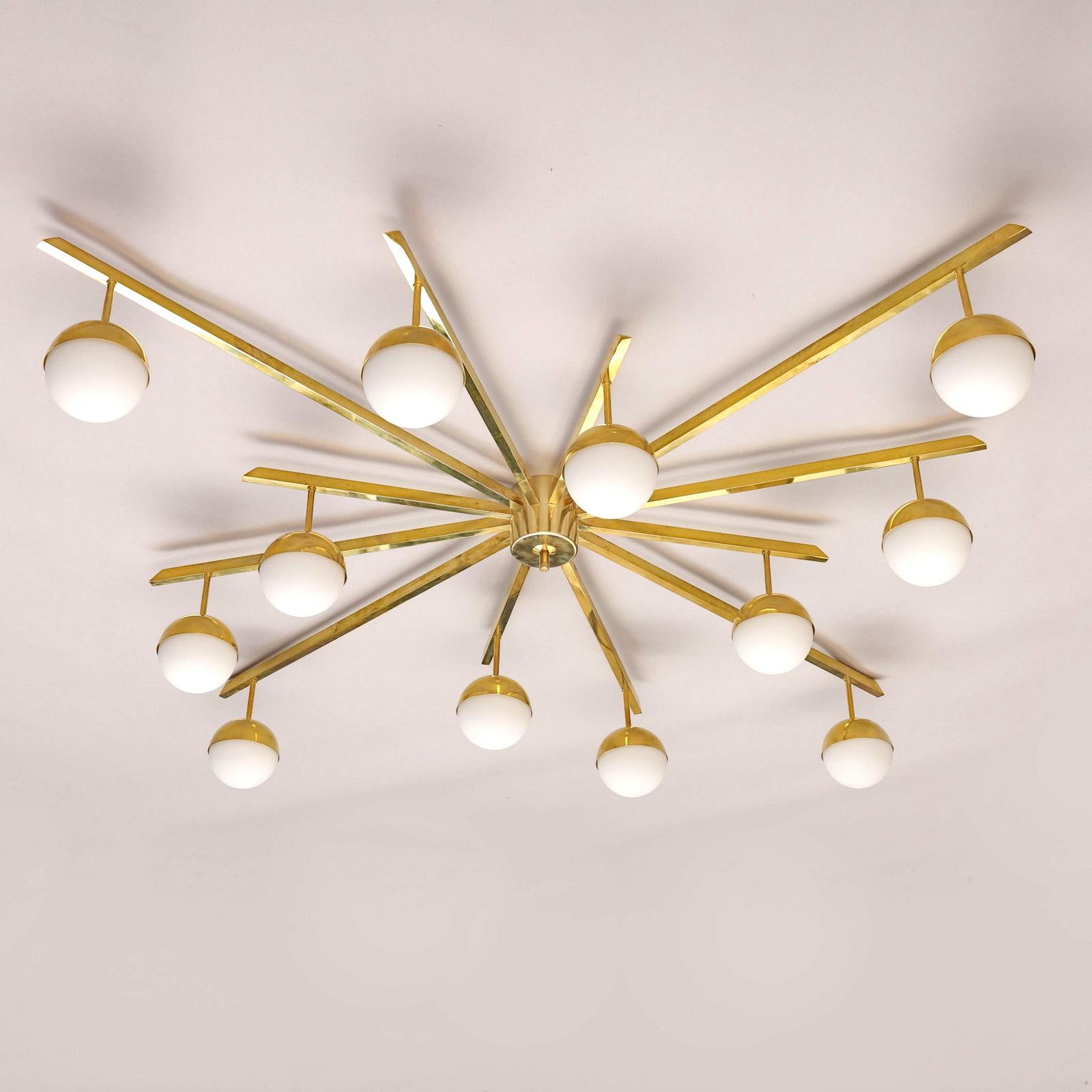 Mid-Century Modern Large Contemporary Italian Chandelier Brass and Glass, 12 Arms For Sale