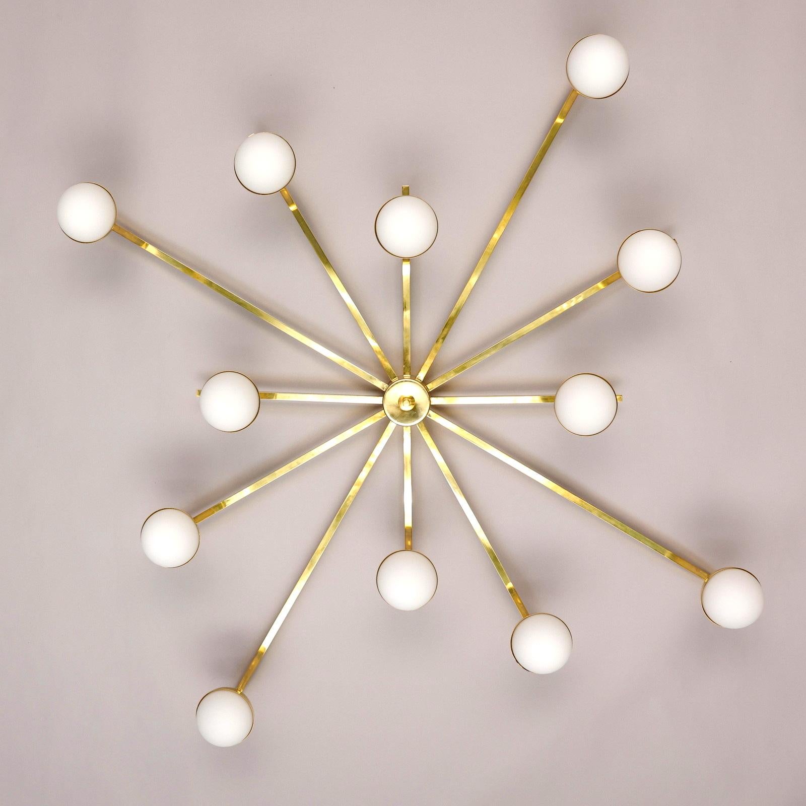 Large Contemporary Italian Chandelier Brass and Glass, 12 Arms In New Condition For Sale In Bochum, NRW