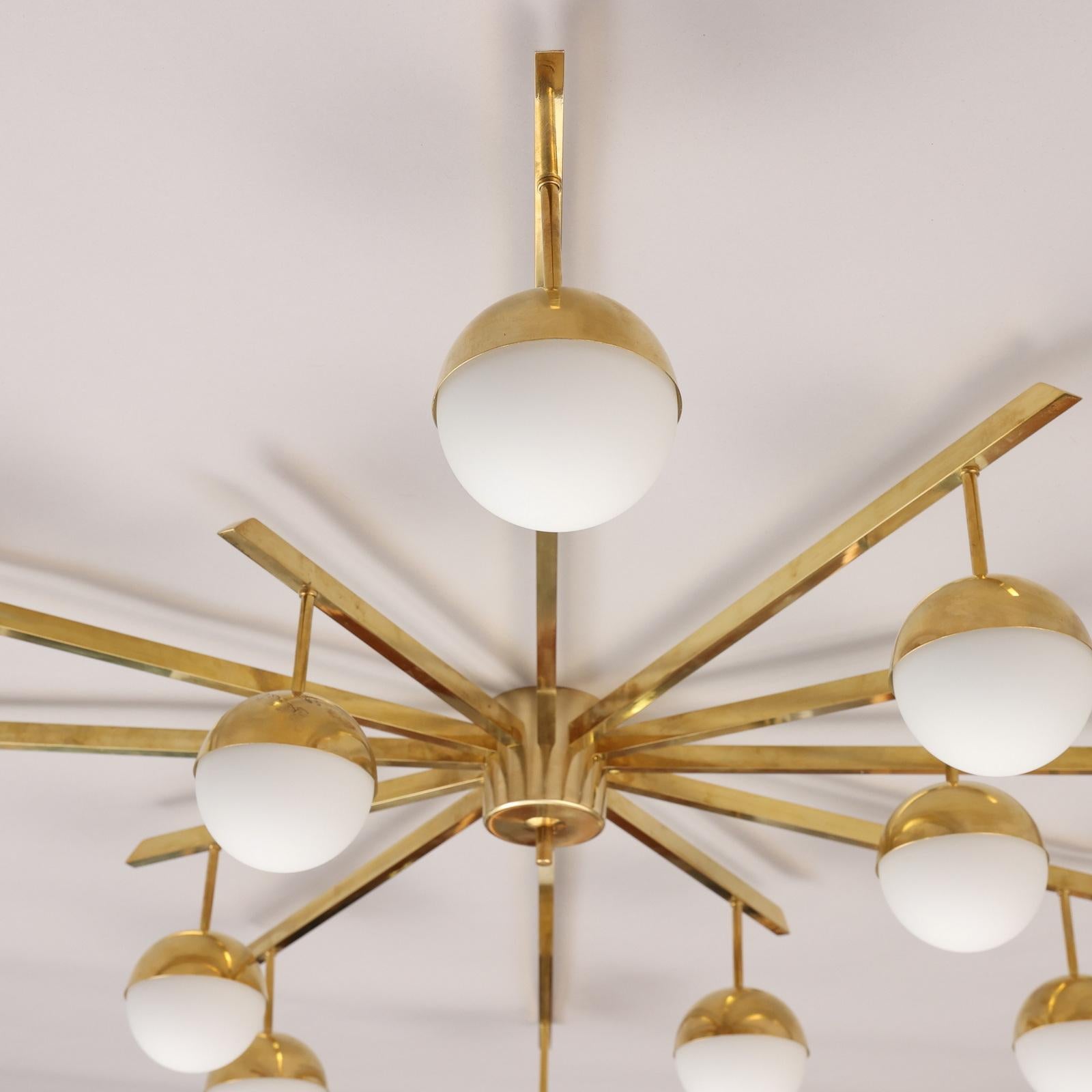 Large Contemporary Italian Chandelier Brass and Glass, 12 Arms For Sale 1