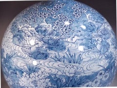 Jarrón Japonés Contemporáneo de Porcelana Azul y Blanca del Maestro Artista
