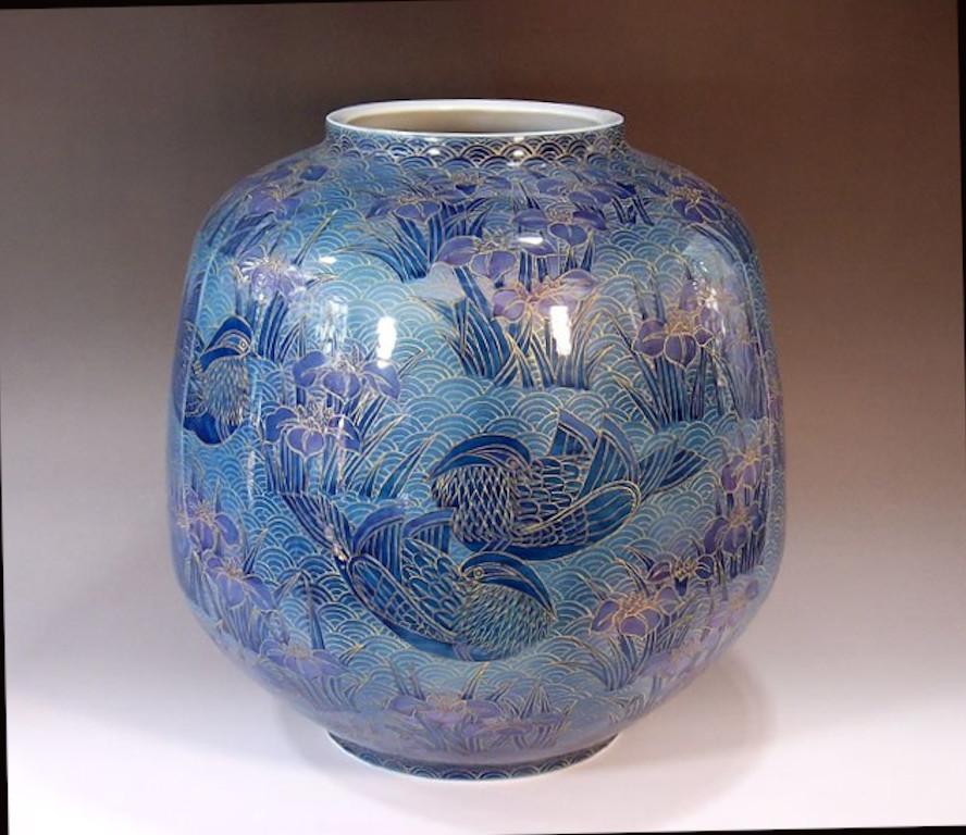 Meiji Contemporary Japanese Blue Gilded Porcelain Vase by Master Artist, 5 For Sale