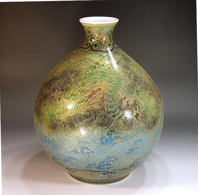 Large Contemporary Japanese Blue Green Gilded Porcelain Vase by Master Artist In New Condition In Takarazuka, JP