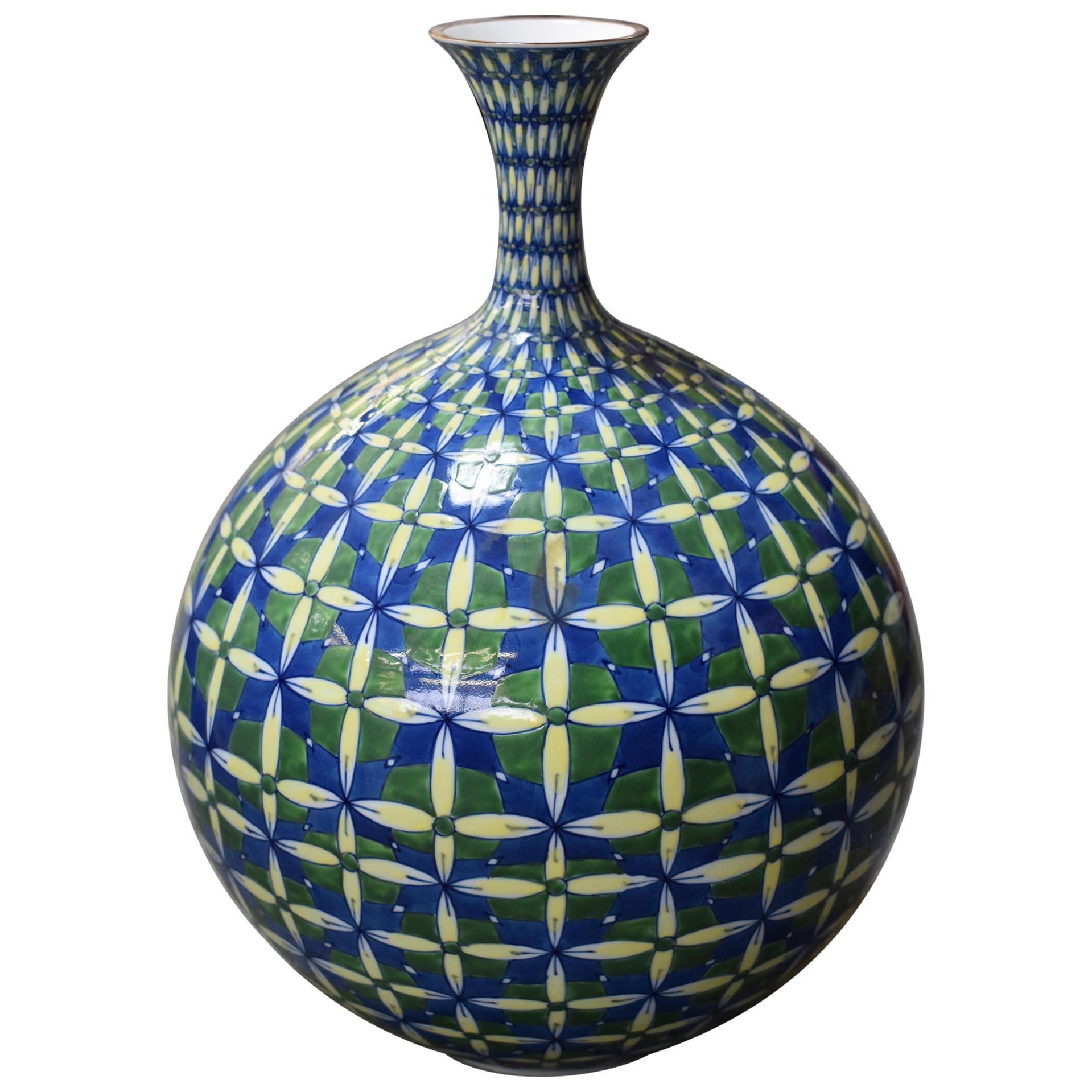 Grand vase japonais contemporain en porcelaine bleu, bleu et jaune par un maître artiste en vente