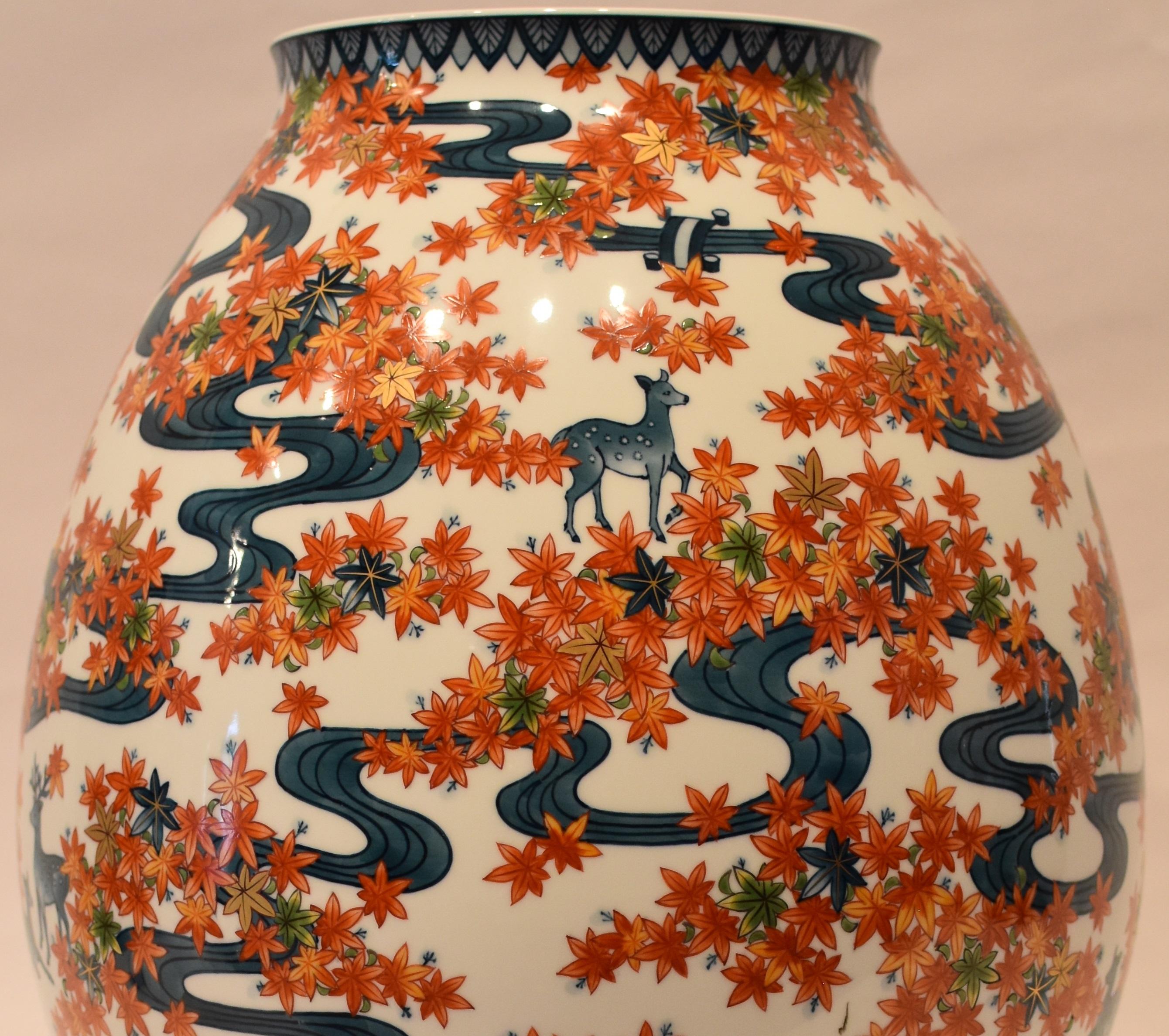 Large Red Porcelain Vase by Japanese Contemporary Master Artist In New Condition In Takarazuka, JP