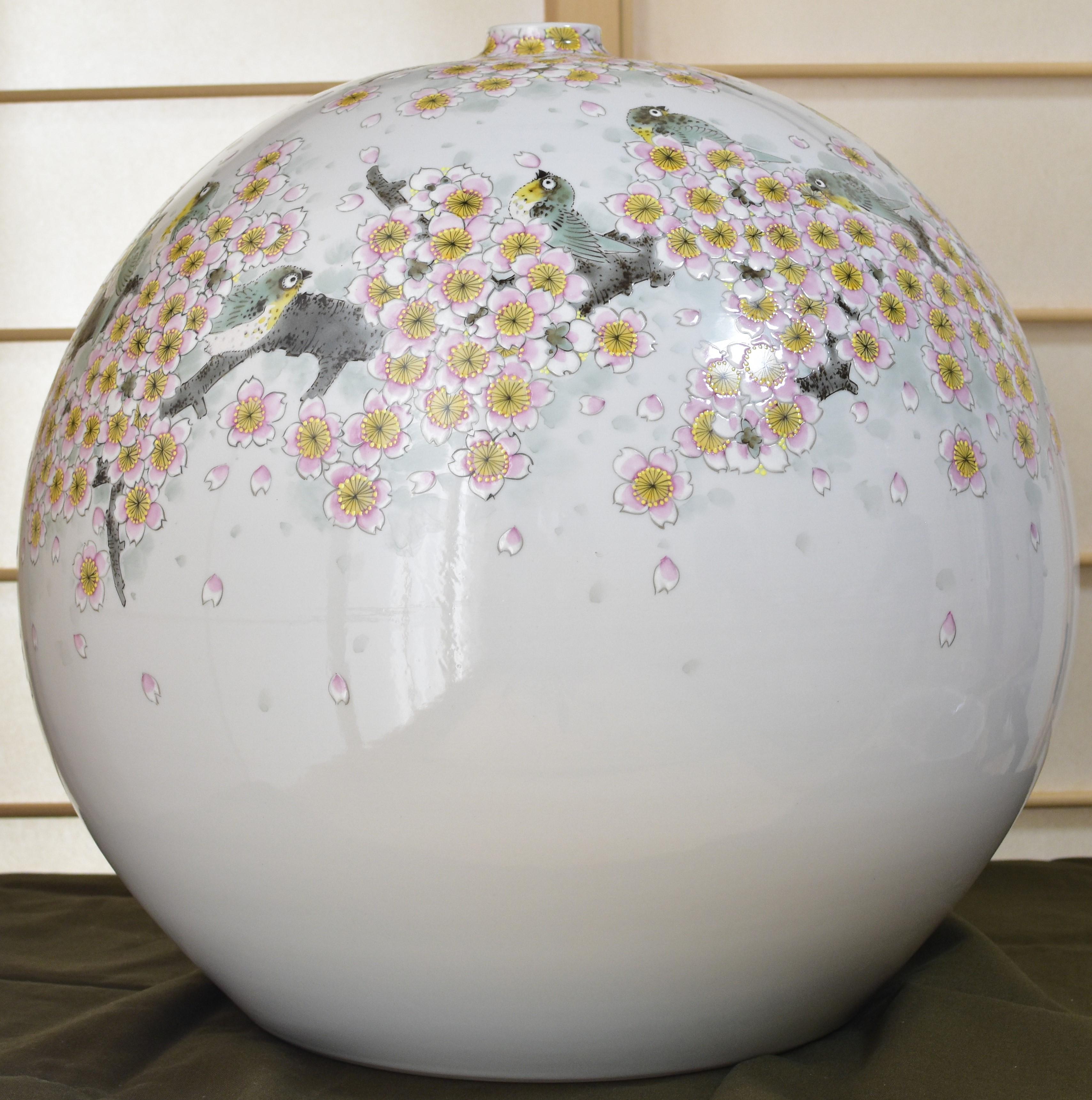 Large Contemporary Japanese Pink Cream Porcelain Vase by Kutani Master Artist 2