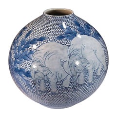 Grand vase contemporain japonais en porcelaine bleu Whit par un maître artiste, 2 pièces