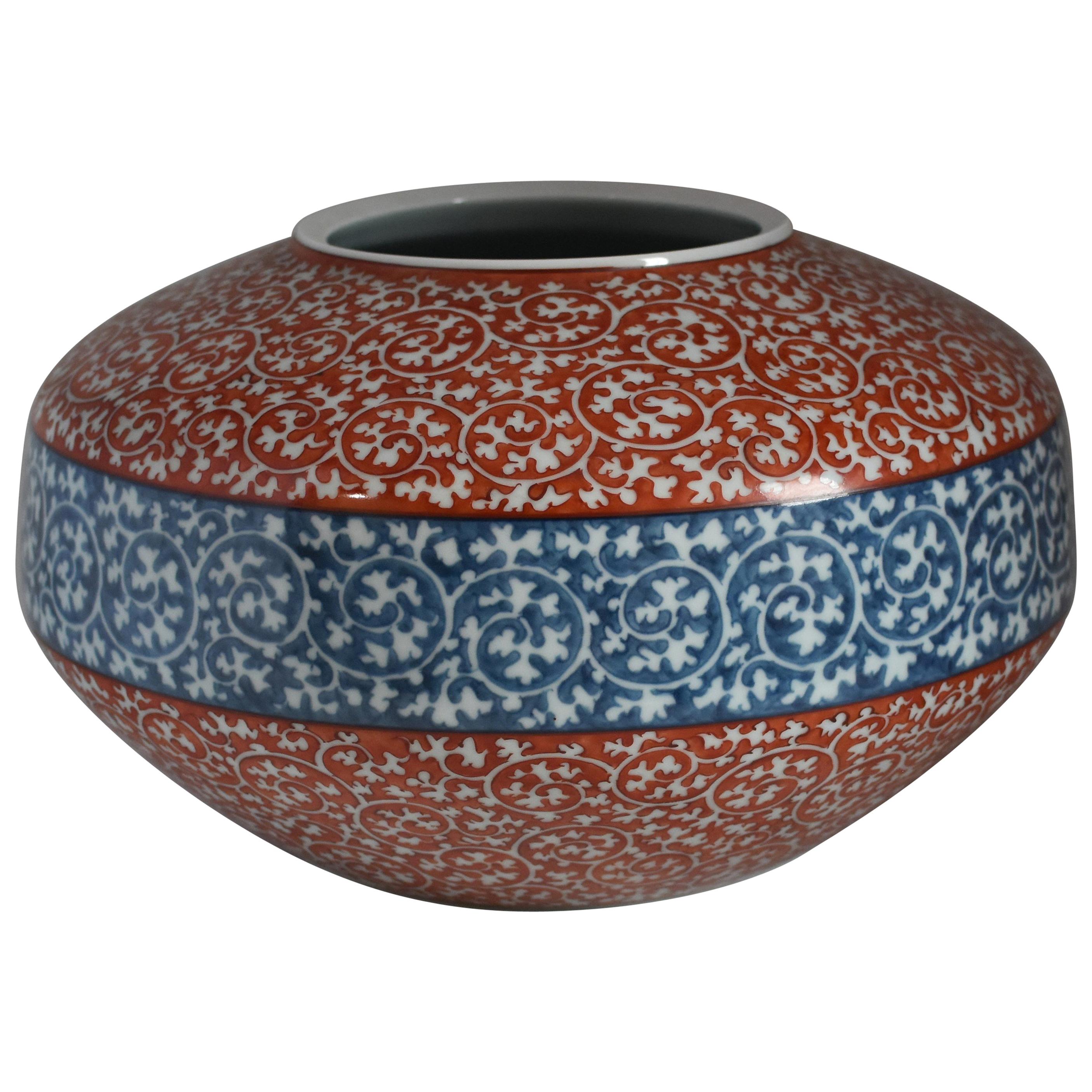 Zeitgenössische japanische Vase aus rot-blau-weißem Porzellan von Meisterkünstler, 4
