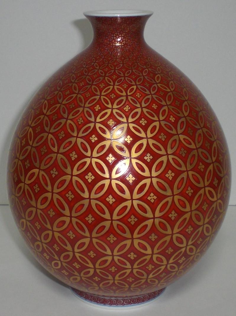 Large Contemporary Japanese Red Gilded Imari Porcelain Vase by Master Artist 2