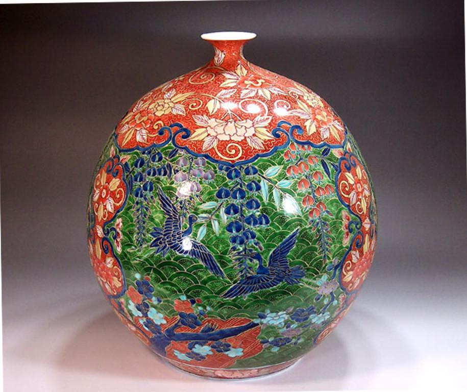 Exquisite large striking Japanese contemporary ko-Imari (old Imari) style hand-painted decorative porcelain vase in blue, red and green , a signed masterpiece by highly acclaimed master porcelain artist of Imari-Arita region of Japan and the