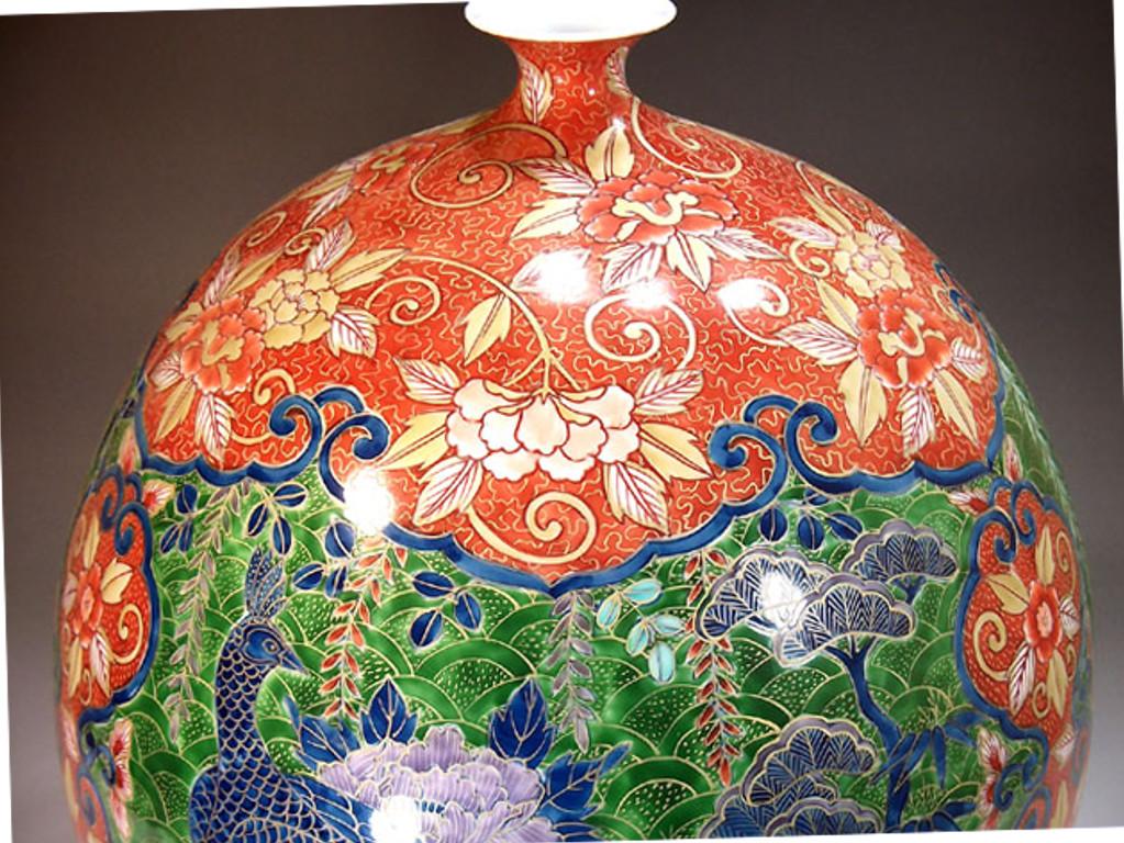 Large Japanese Contemporary Red and Green Porcelain Vase by Master Artist In New Condition In Takarazuka, JP