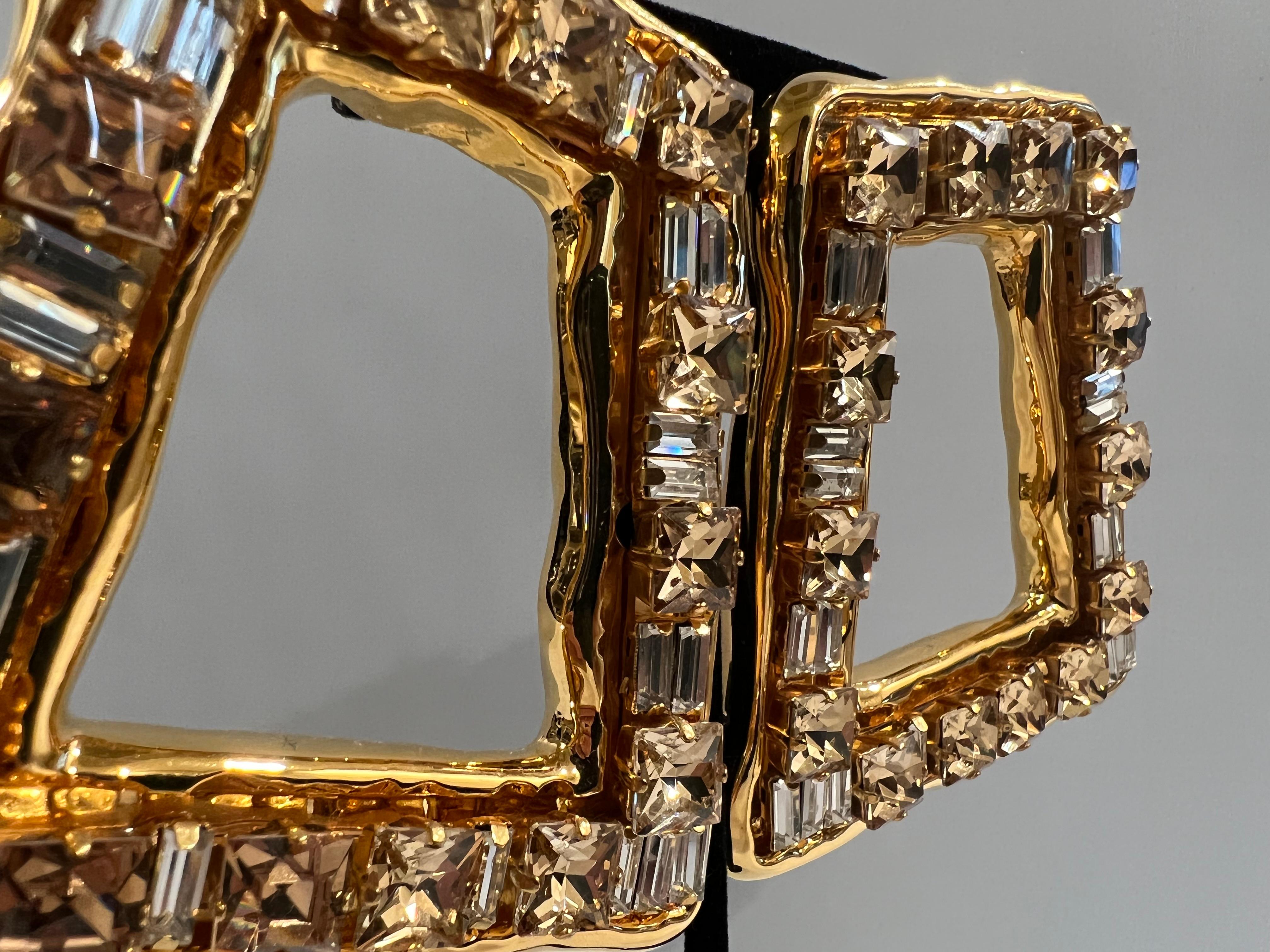 Große zeitgenössische „Metal Dore“-Ohrringe mit Goldverzierung und Strass  im Zustand „Neu“ im Angebot in Palm Springs, CA