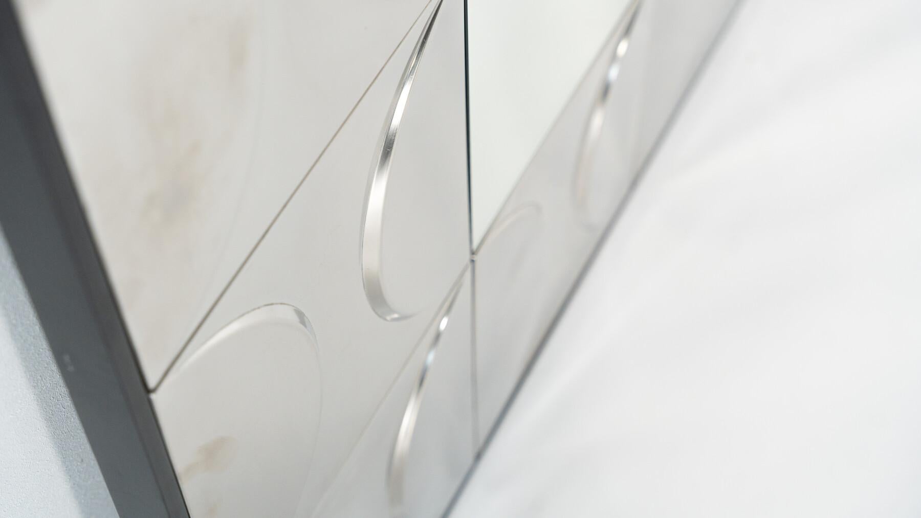 Grande specchio contemporaneo, alluminio In condizioni buone in vendita a Brussels, BE