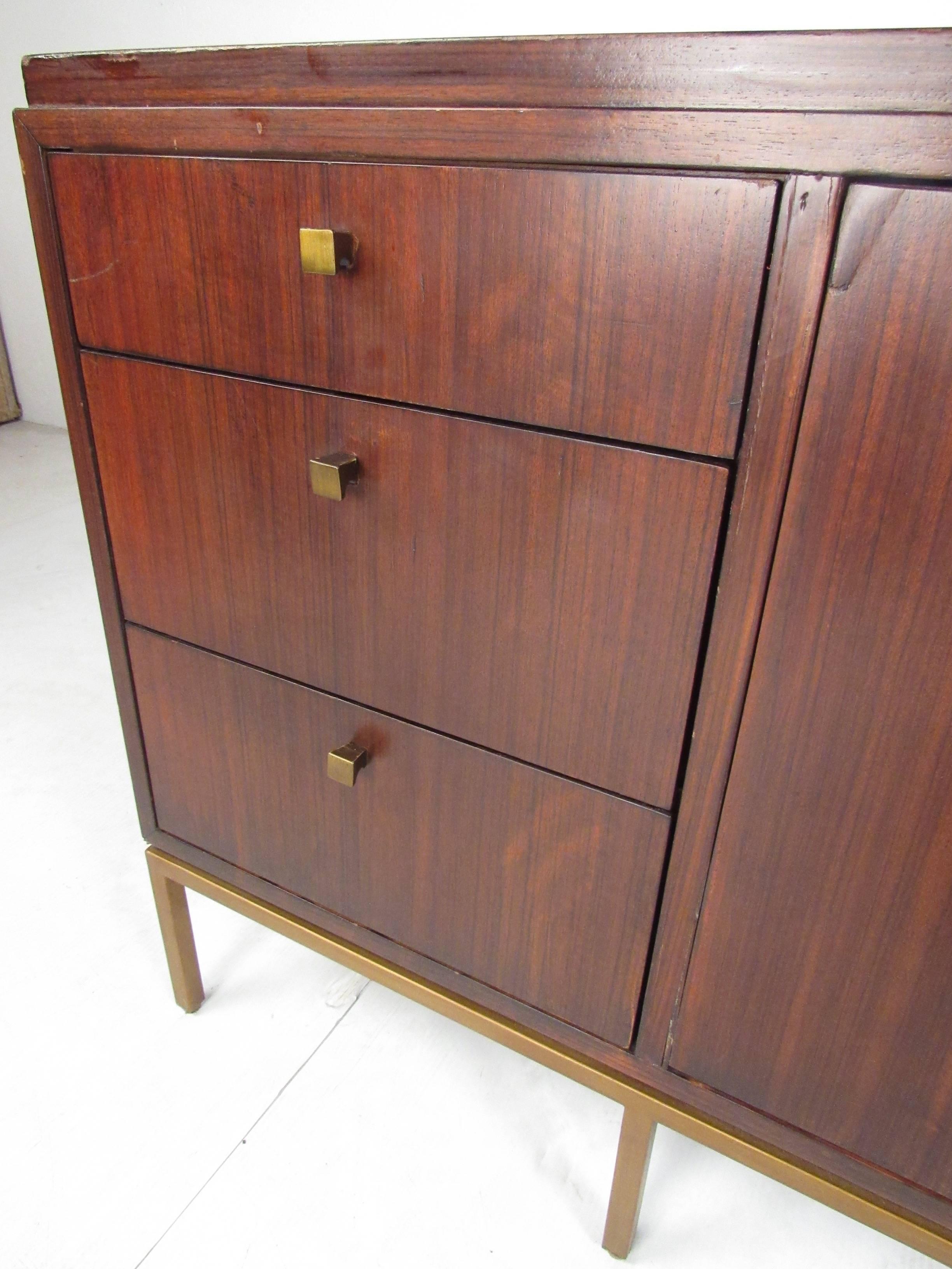 Mitchell Gold & Bob Williams Vandyke Credenza  In Good Condition For Sale In Brooklyn, NY