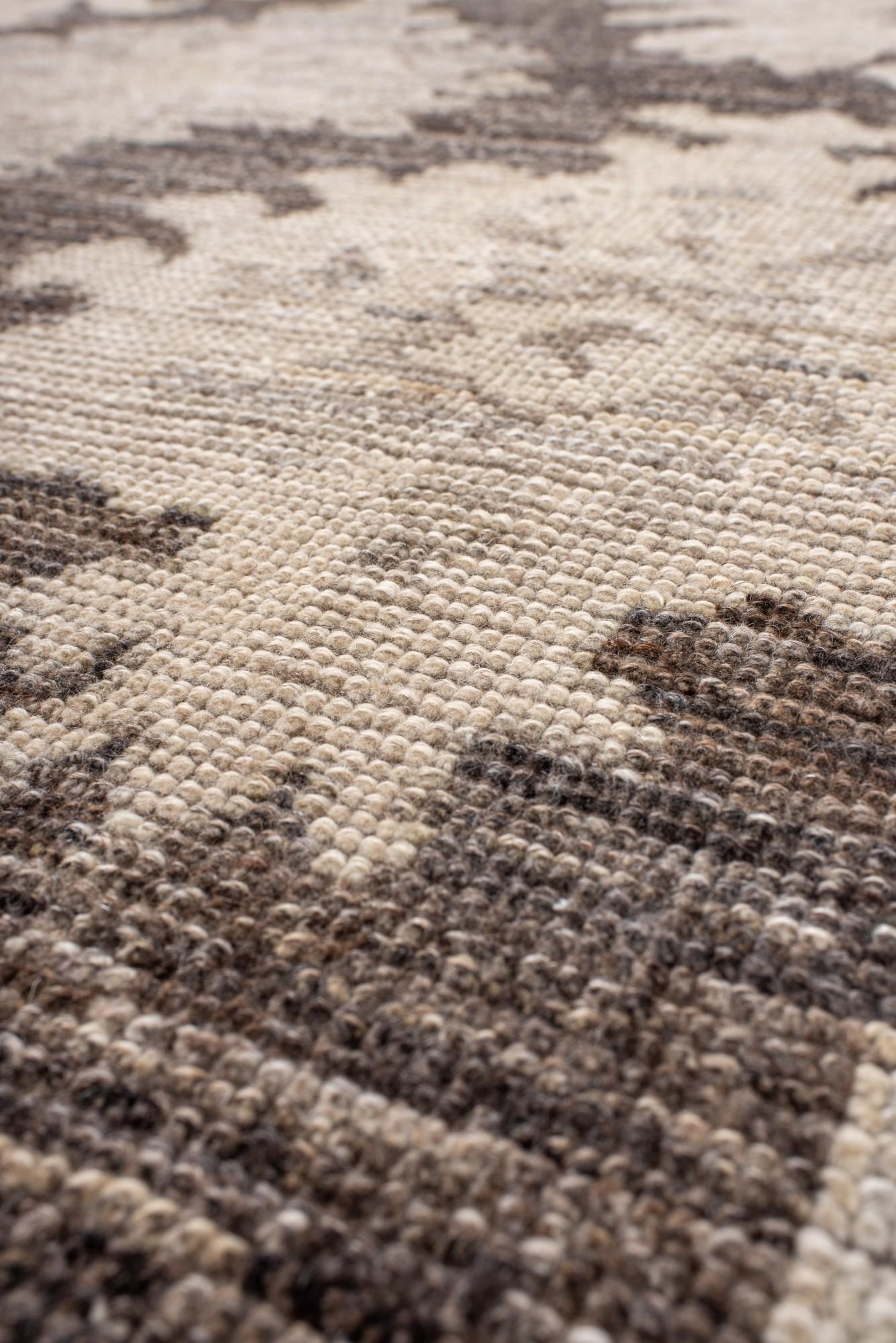 XXI secolo e contemporaneo Tappeto Oushak contemporaneo di grandi dimensioni in marrone e beige in vendita
