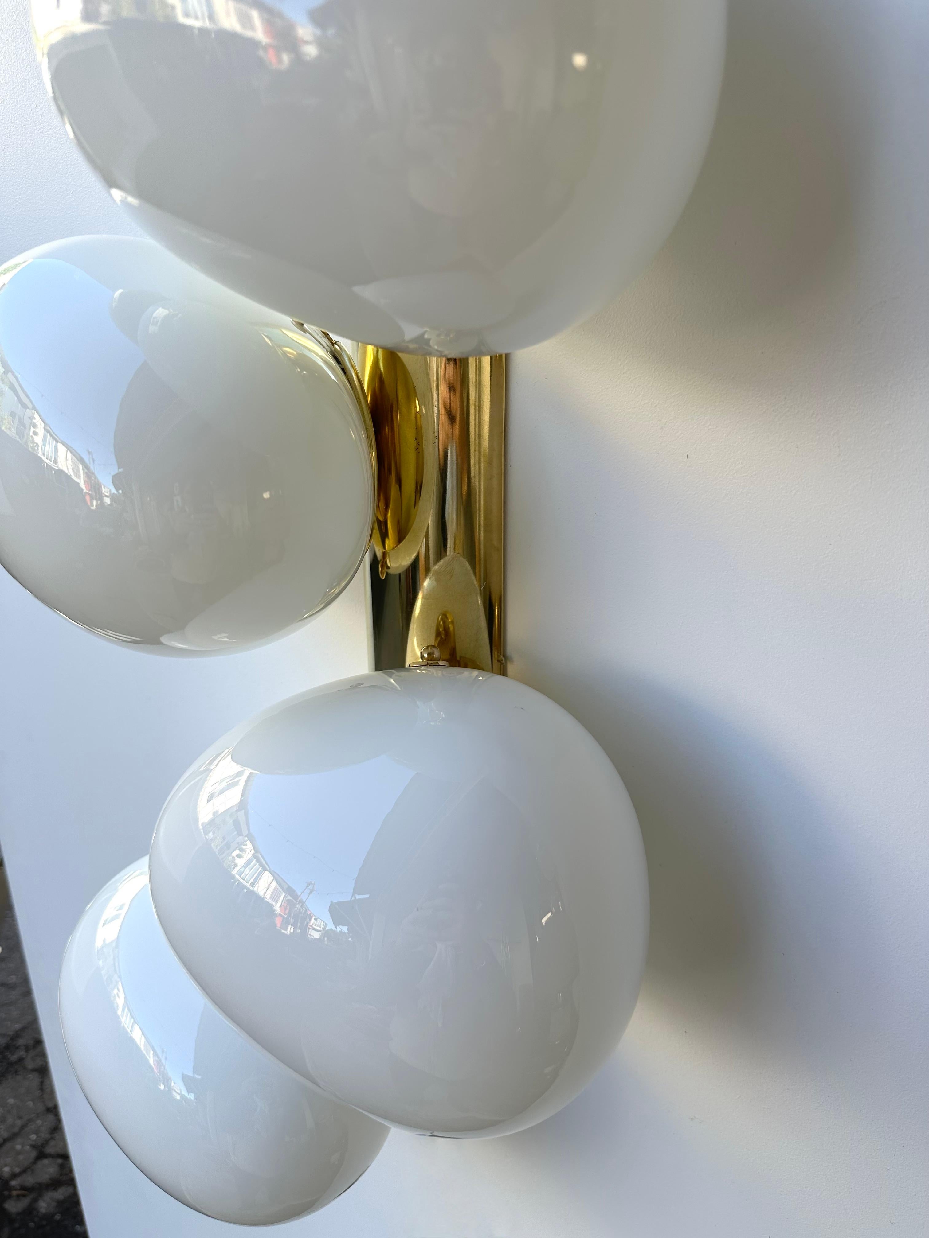 Large Contemporary Pair of Brass and White Bulb Murano Glass Sconces, Italy In New Condition For Sale In SAINT-OUEN, FR