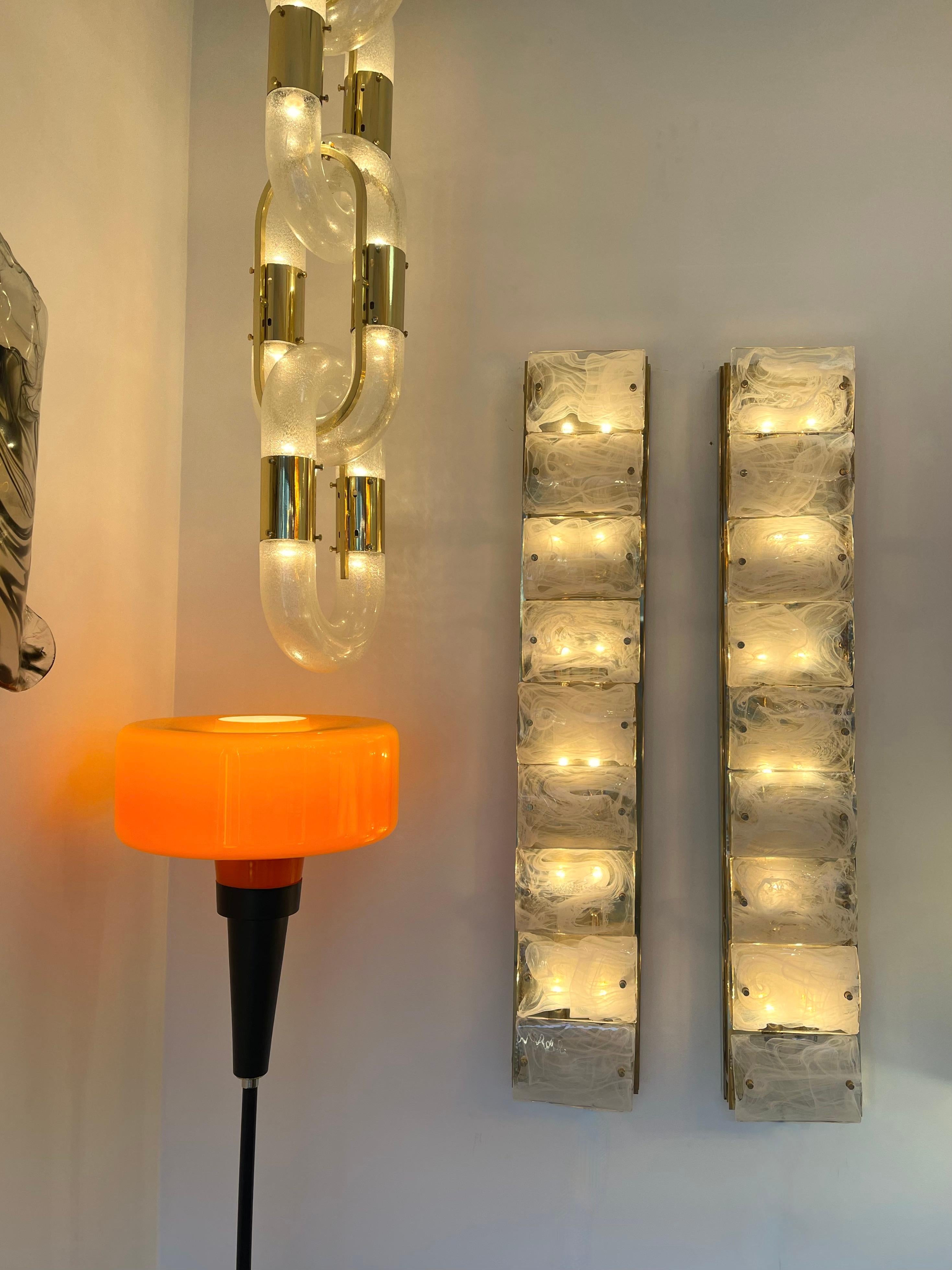 Large Contemporary Pair of Brass and White Penerello Murano Glass Sconces, Italy For Sale 7