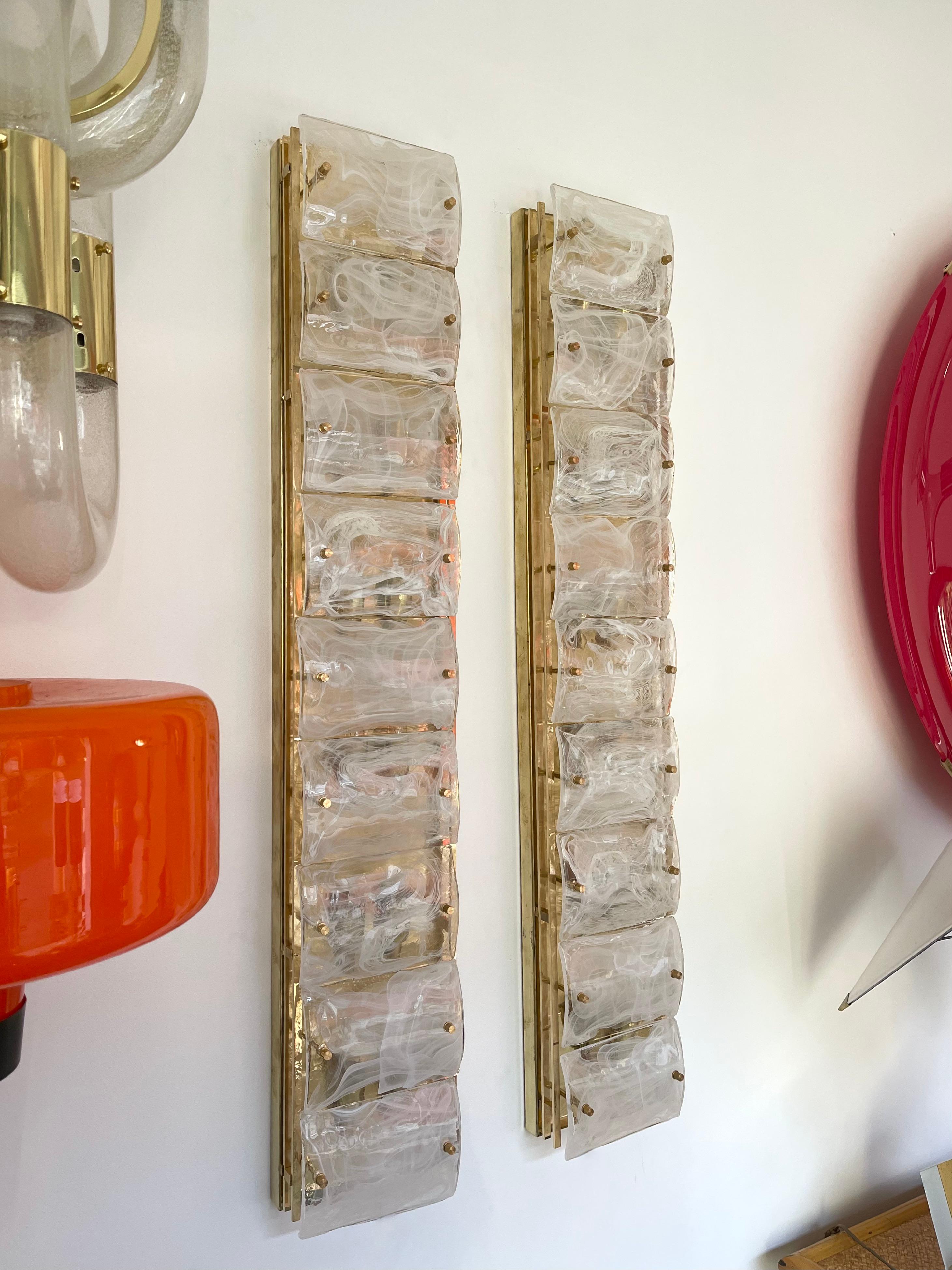 Large Contemporary Pair of Brass and White Penerello Murano Glass Sconces, Italy In New Condition In SAINT-OUEN, FR