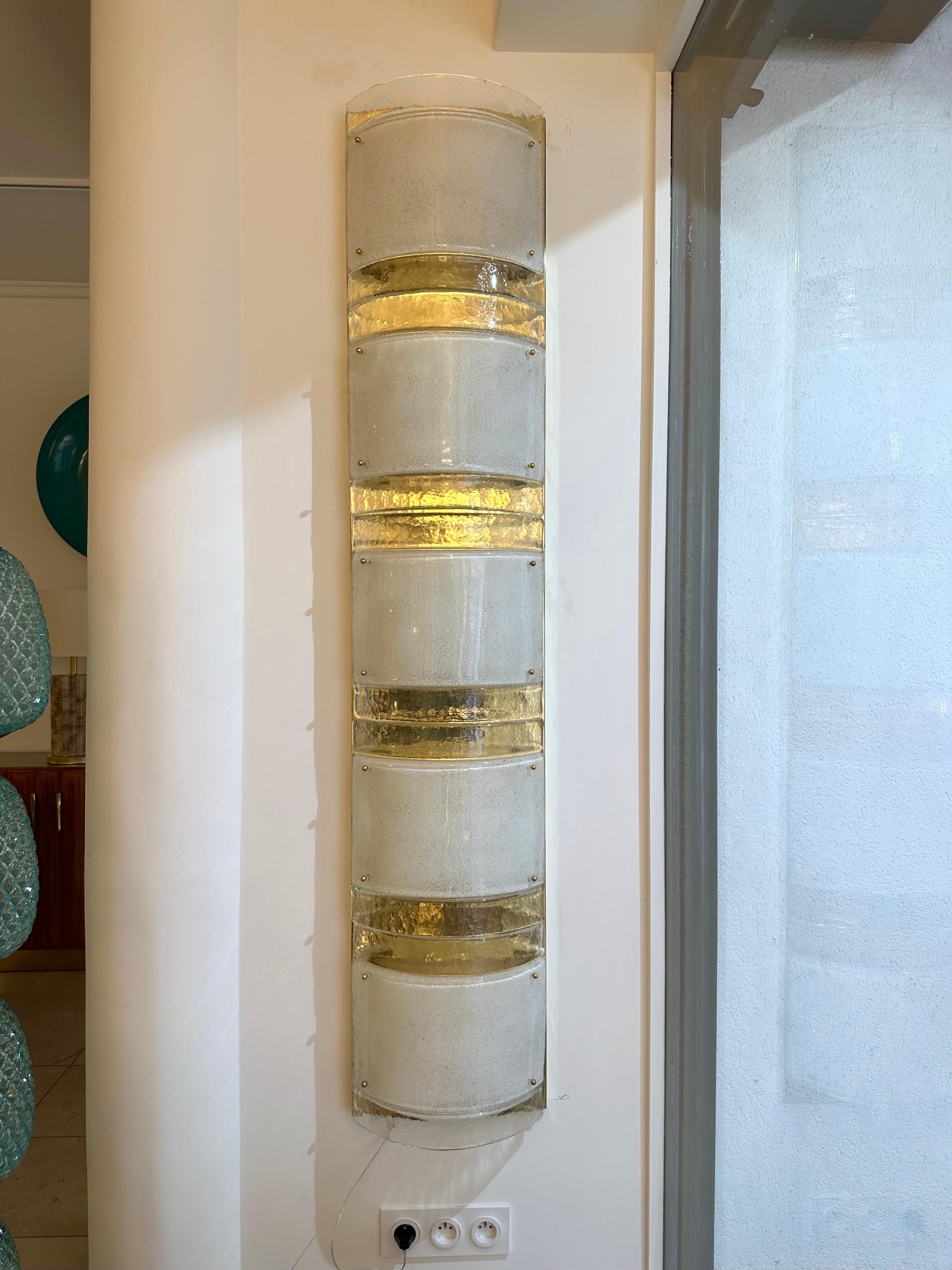Large Contemporary Pair of Brass and White Stripe Murano Glass Sconces, Italy In New Condition For Sale In SAINT-OUEN, FR