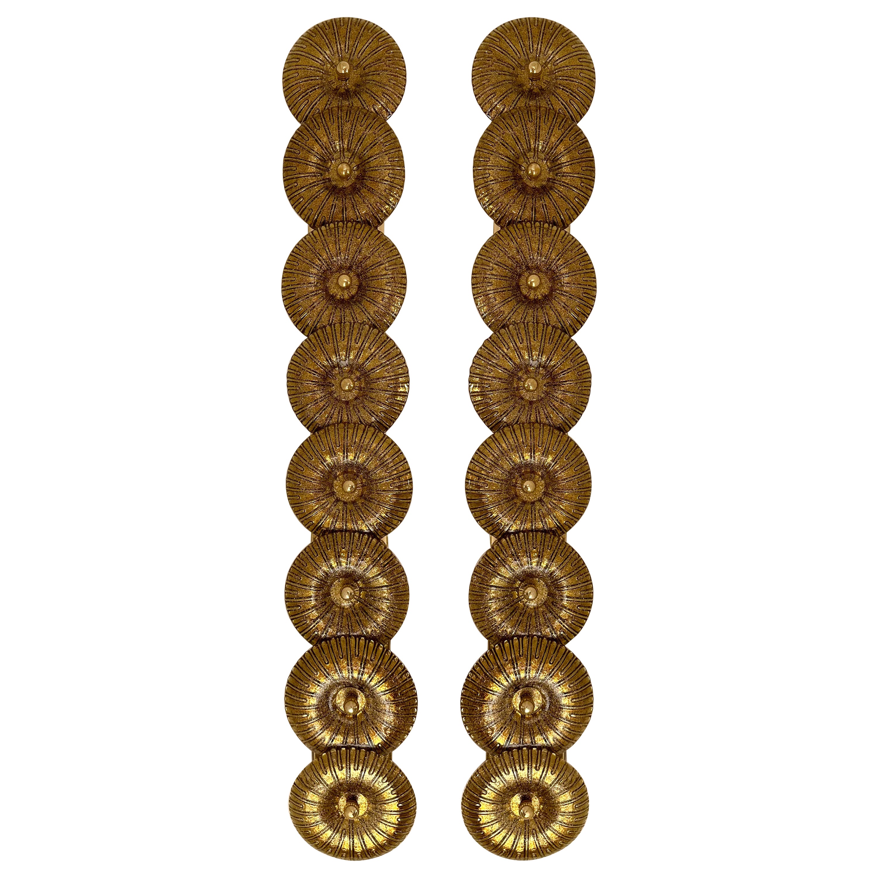 Grande paire d'appliques contemporaines en laiton et verre de Murano à feuilles d'or, Italie