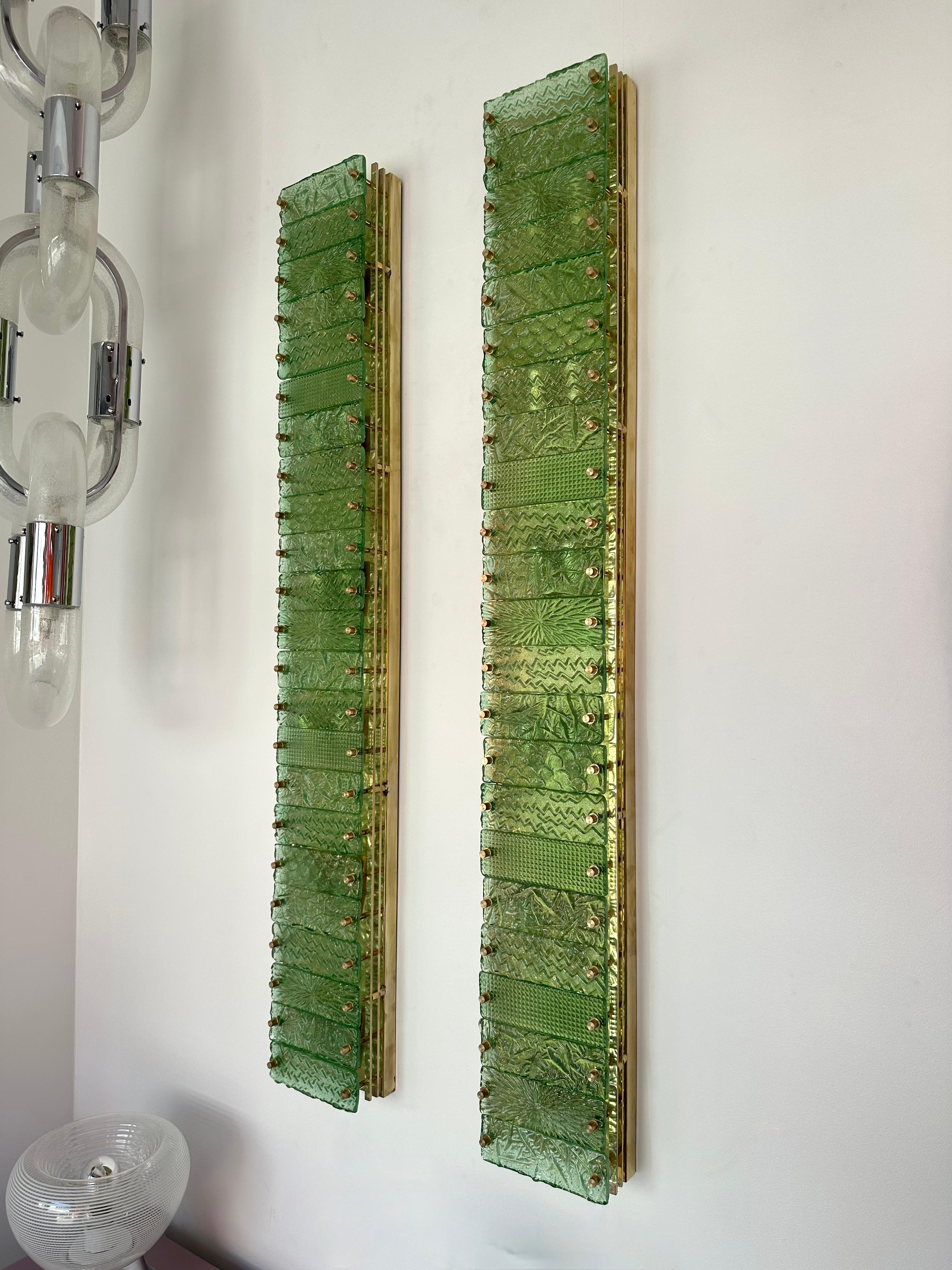 Large Contemporary Pair of Brass Green Gold Leaf Murano Glass Sconces, Italy In New Condition For Sale In SAINT-OUEN, FR