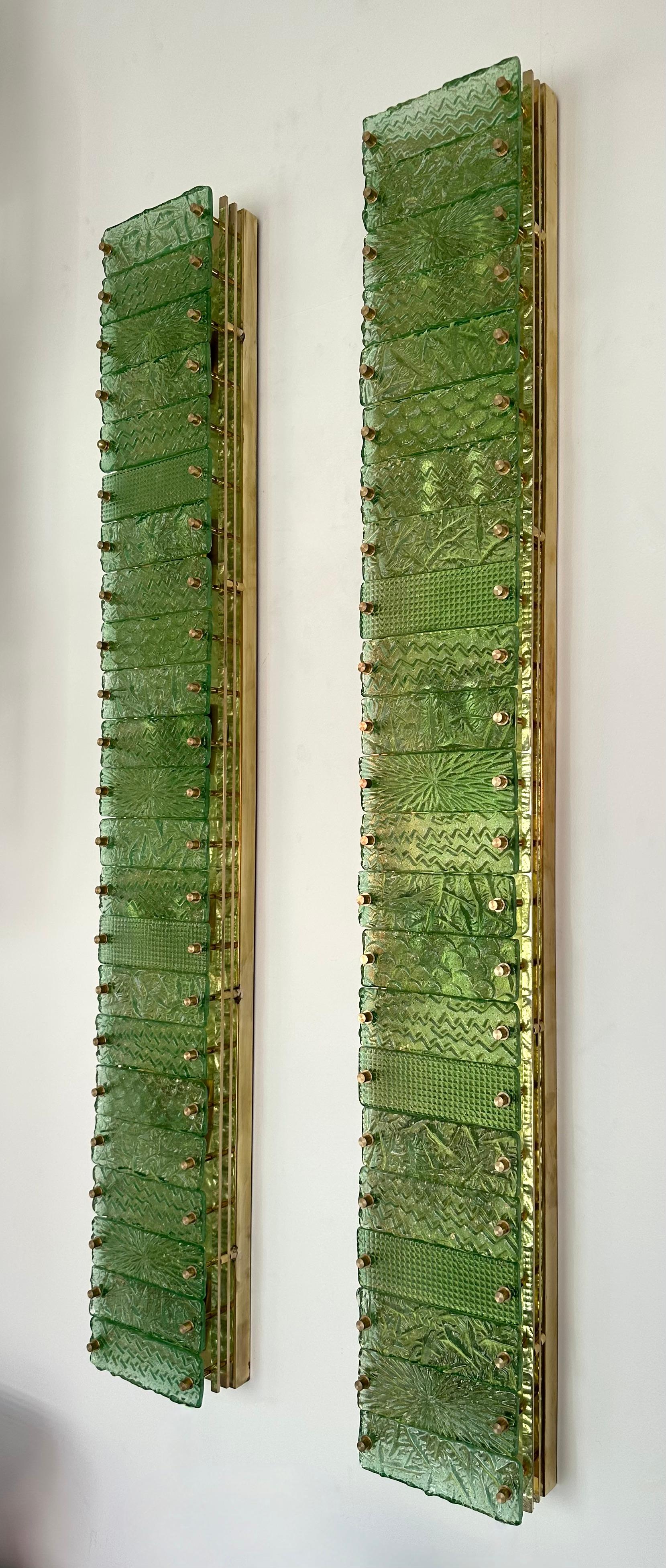 Large Contemporary Pair of Brass Green Gold Leaf Murano Glass Sconces, Italy For Sale 1