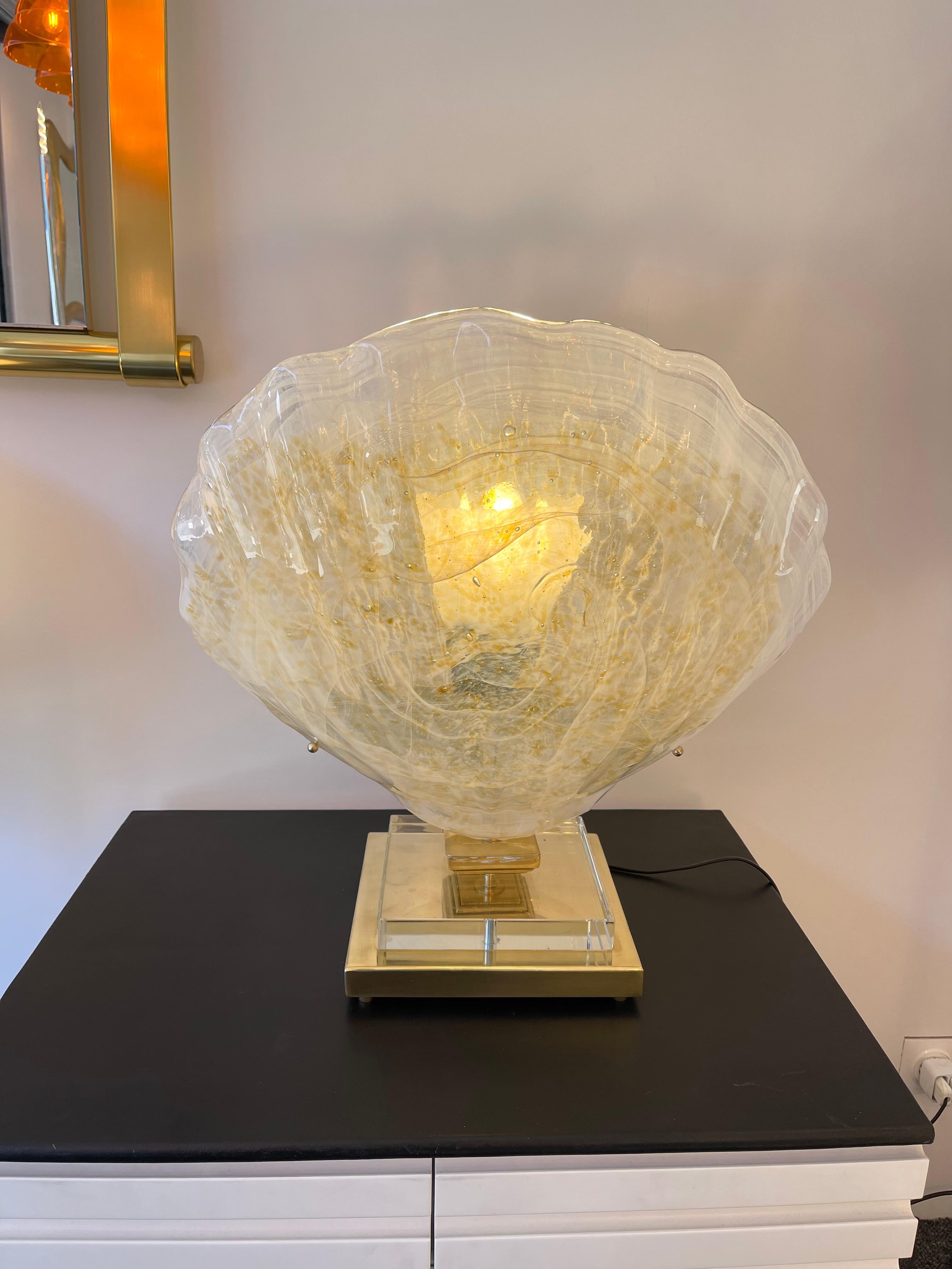 Paire de grandes lampes contemporaines en forme de coquille en laiton et verre de Murano, Italie 6