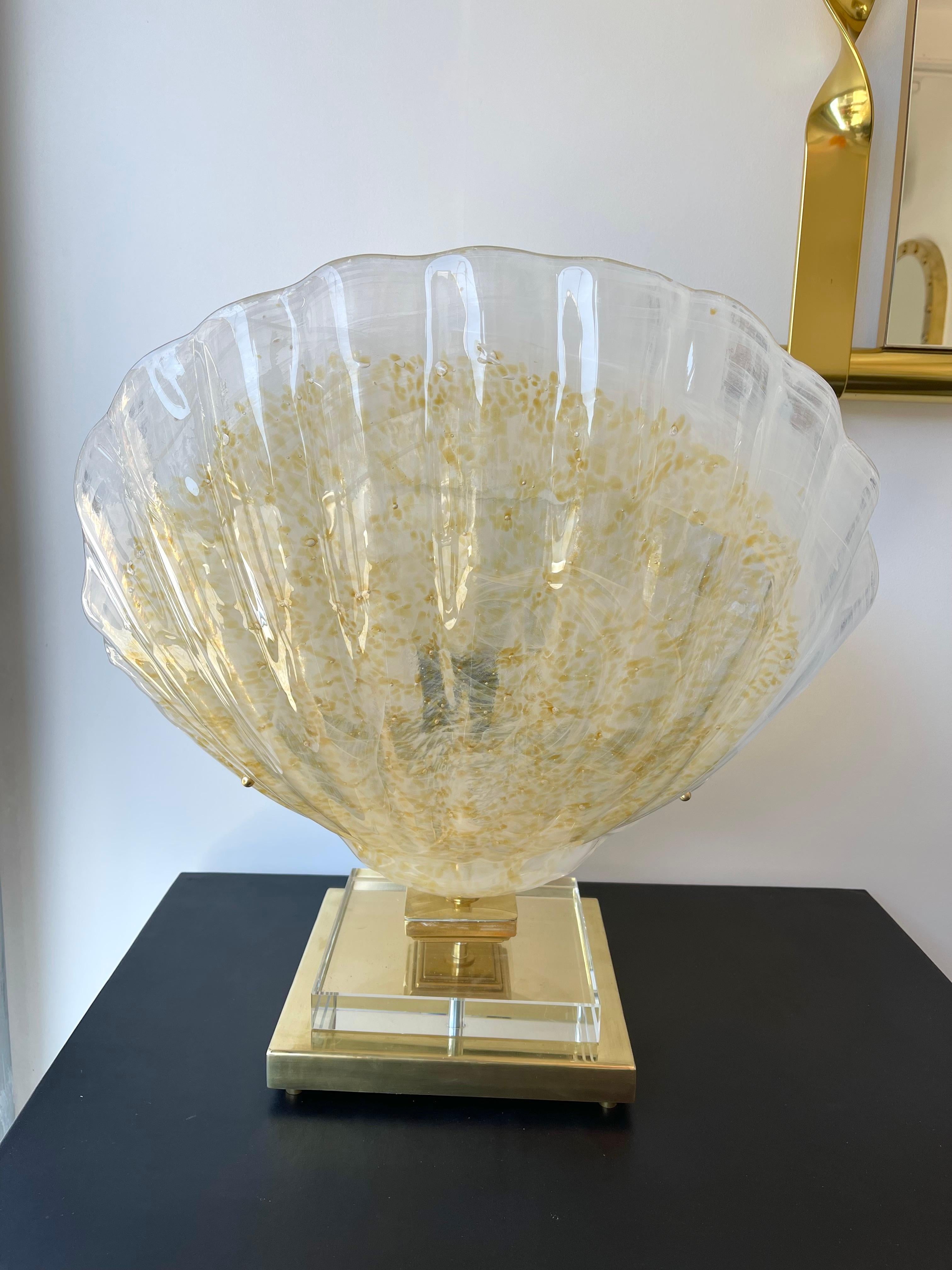 Paire de grandes lampes contemporaines en forme de coquille en laiton et verre de Murano, Italie 7