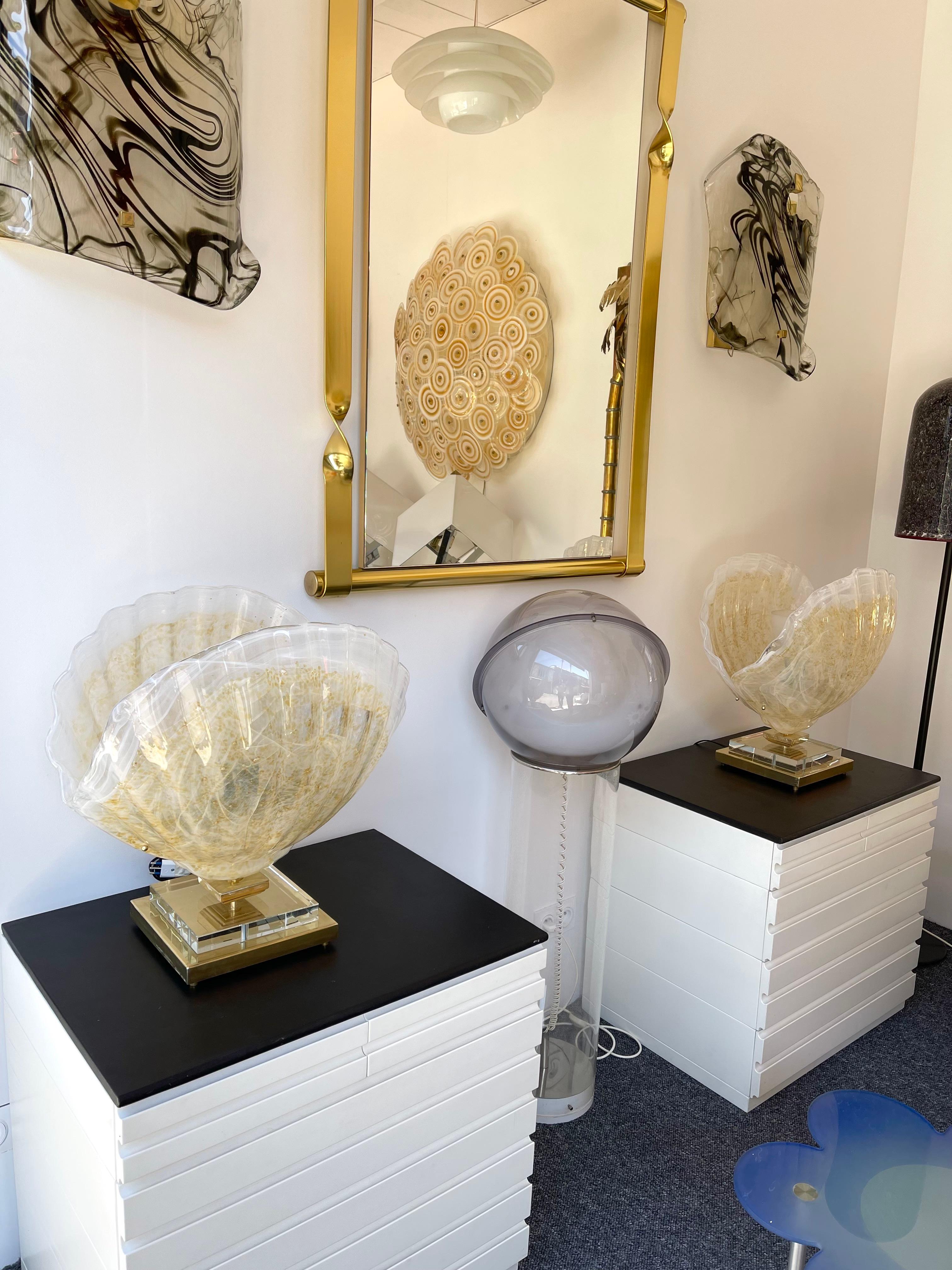 Large Contemporary Pair of Brass Murano Glass Shell Lamps, Italy In New Condition In SAINT-OUEN, FR